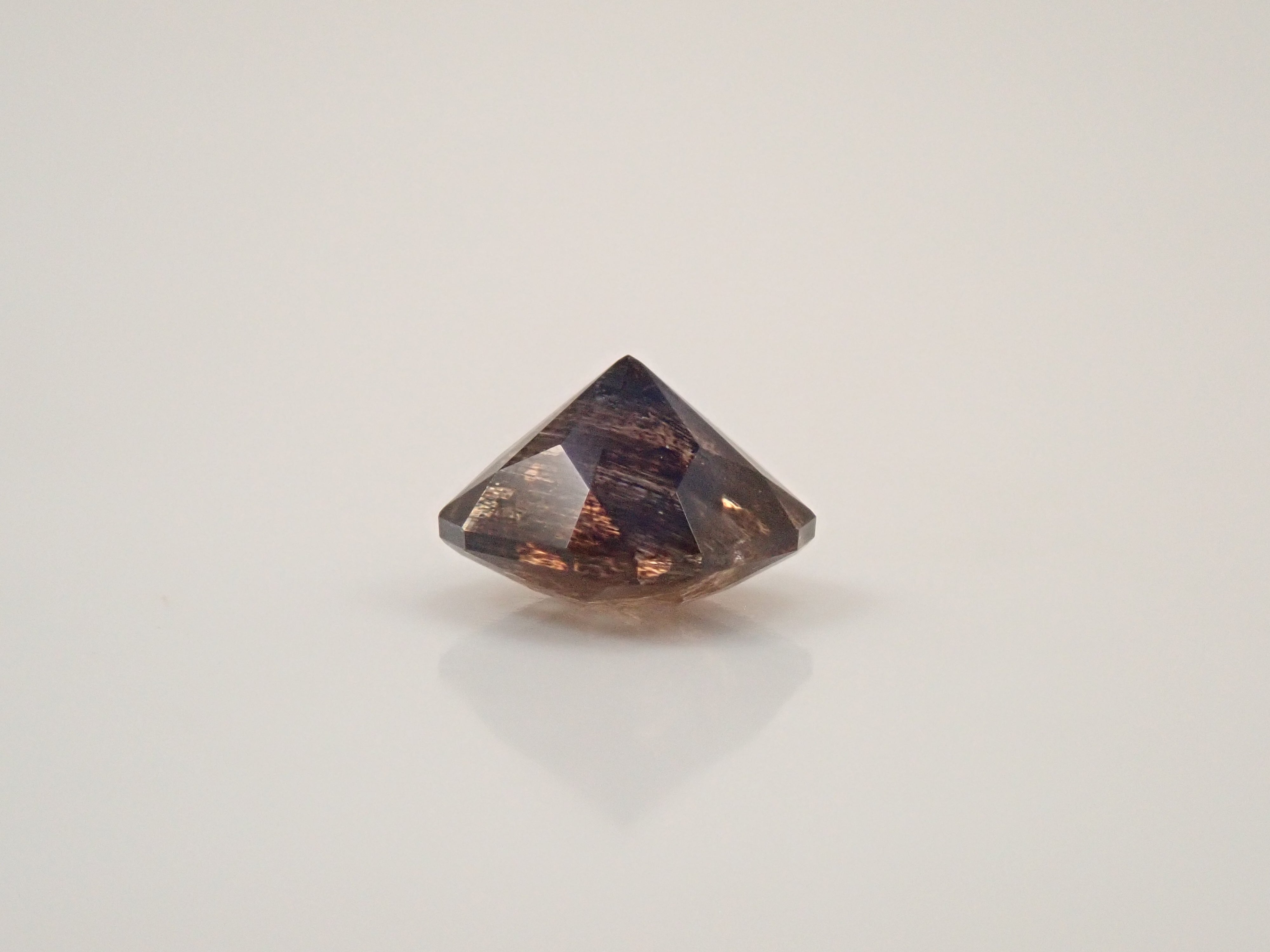 【12561280掲載】ブラジル産レインボースキャポライト 0.393ctルース