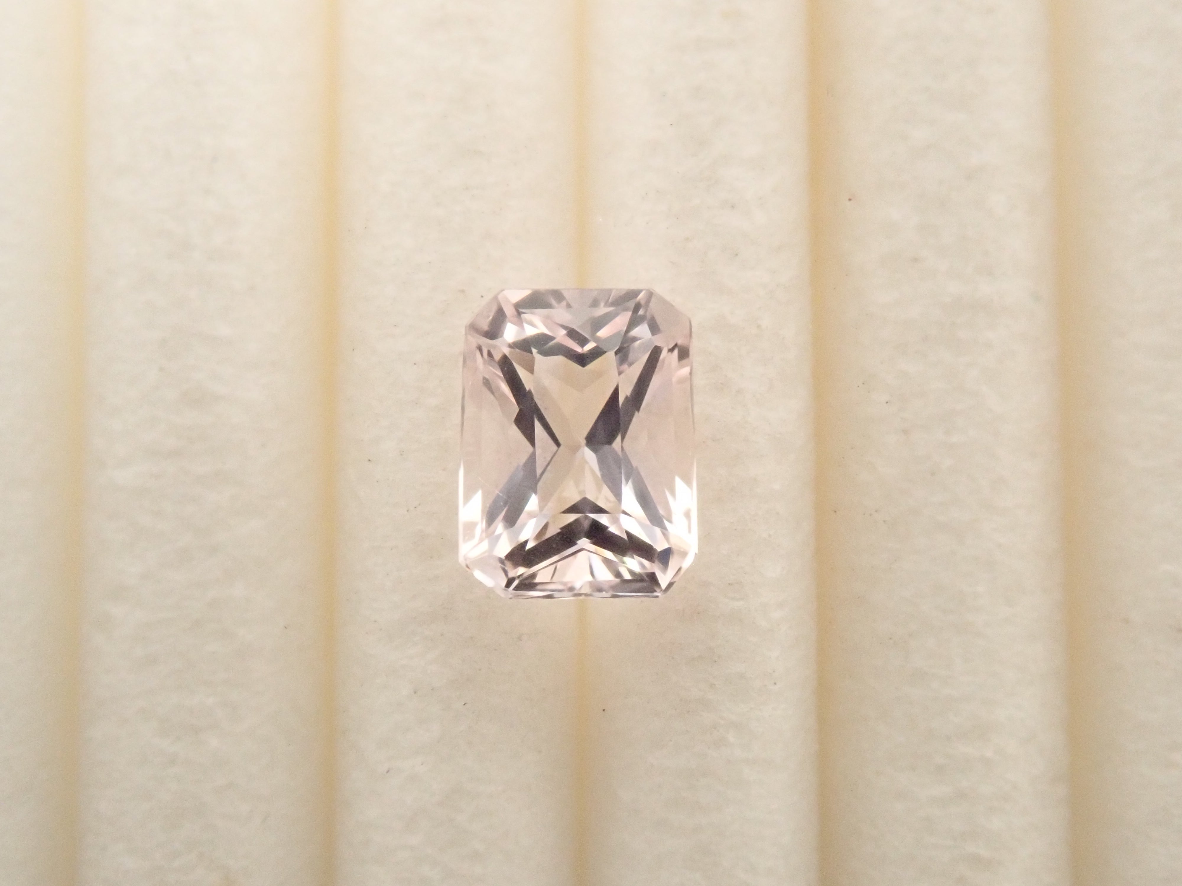 【12558413掲載】モルガナイト 0.460ctルース