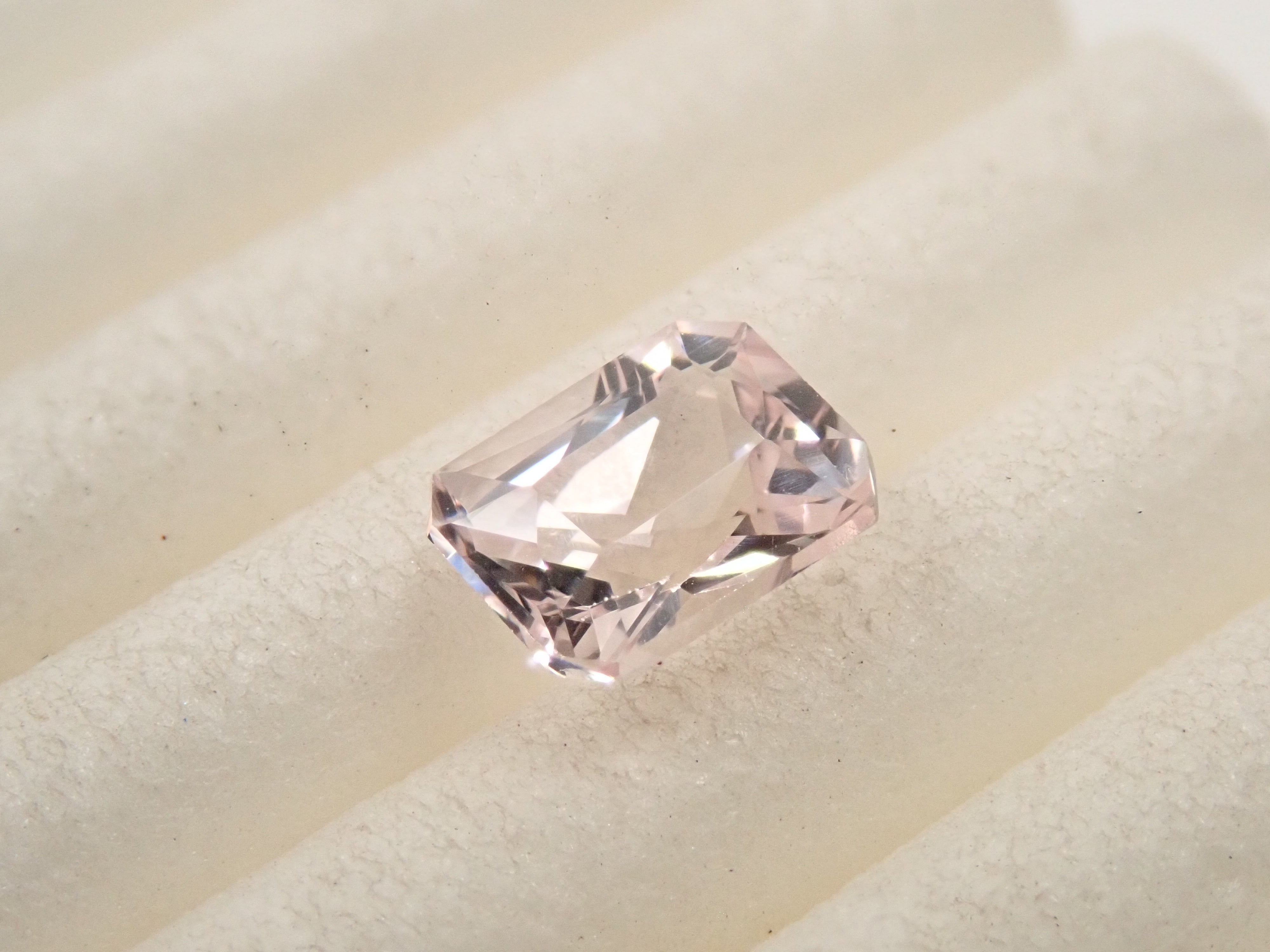 【12558413掲載】モルガナイト 0.460ctルース