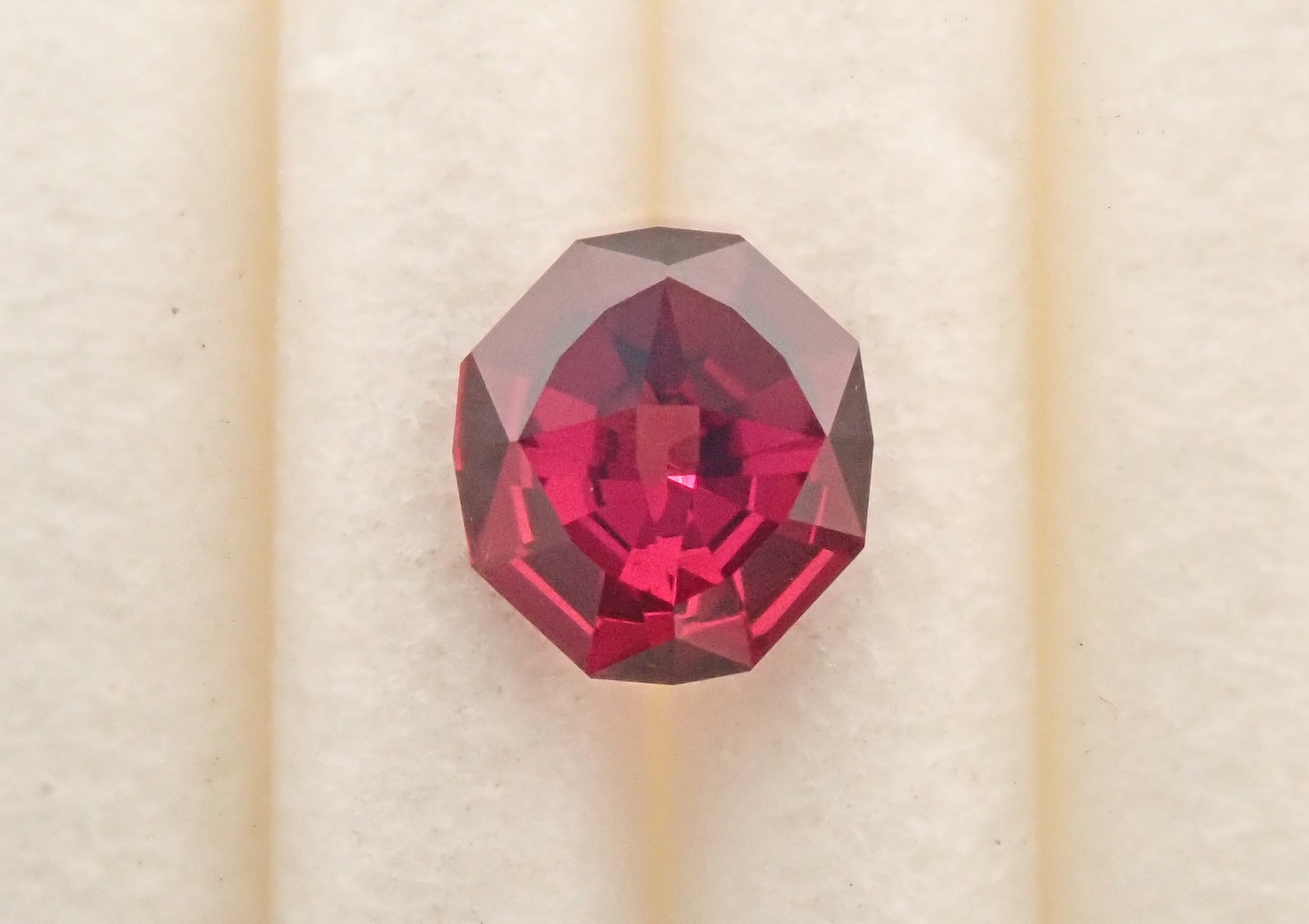 【4/12 22時販売】タンザニア産ロードライトガーネット 0.410ctルース