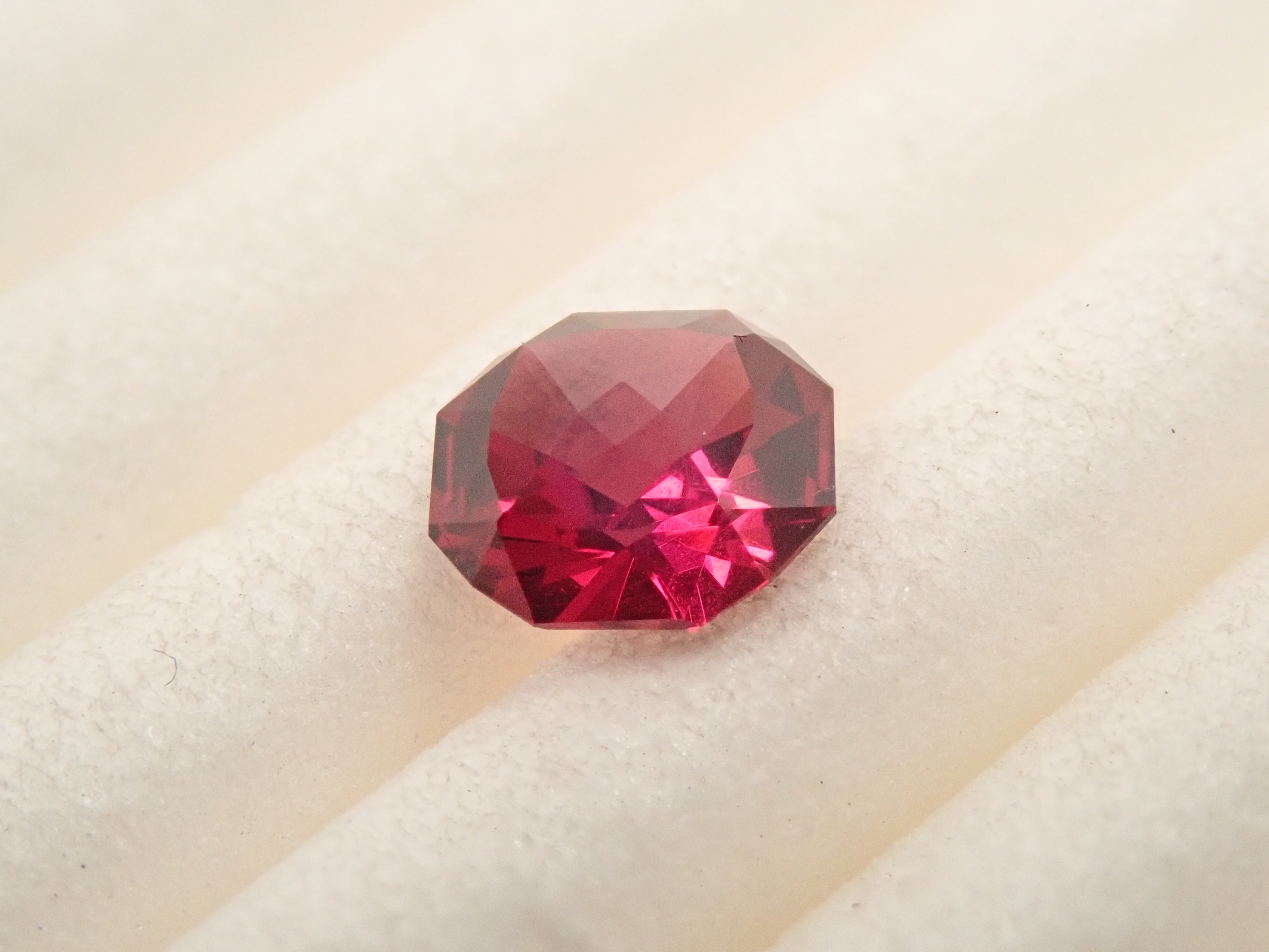 タンザニア産ロードライトガーネット 0.410ctルース