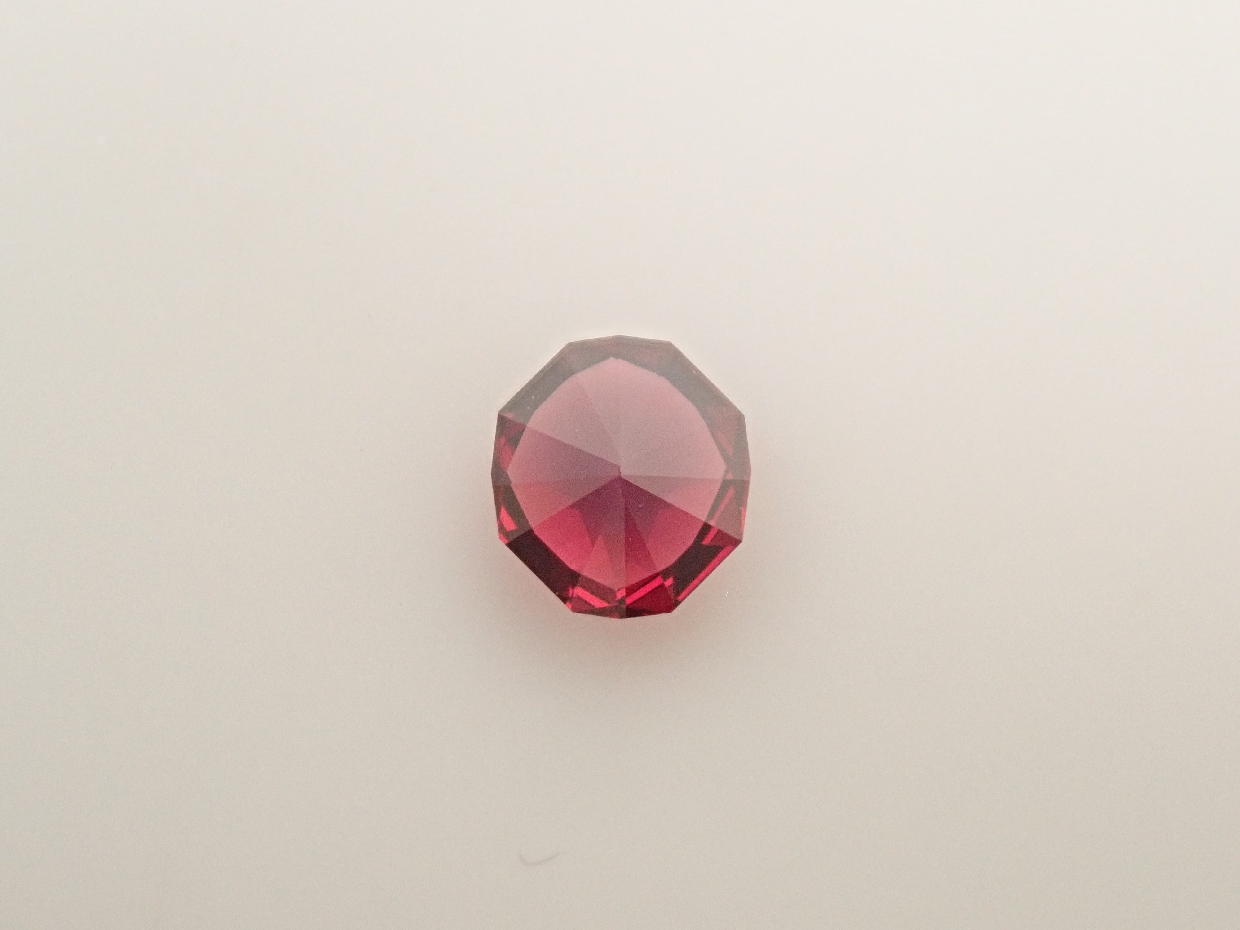 タンザニア産ロードライトガーネット 0.410ctルース