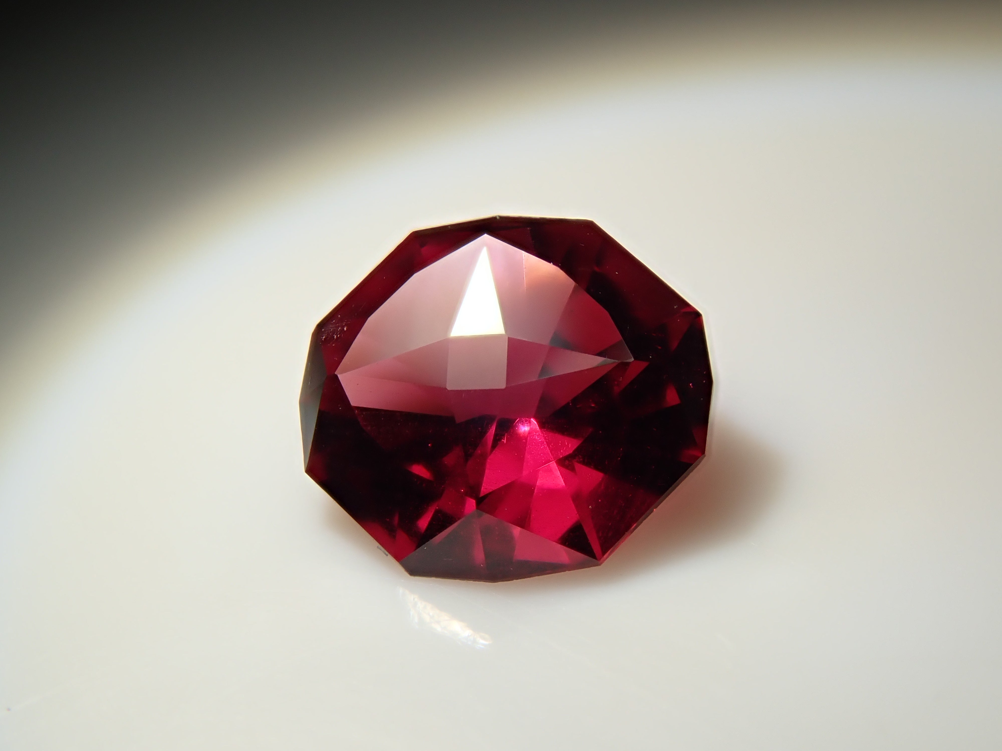 タンザニア産ロードライトガーネット 0.410ctルース