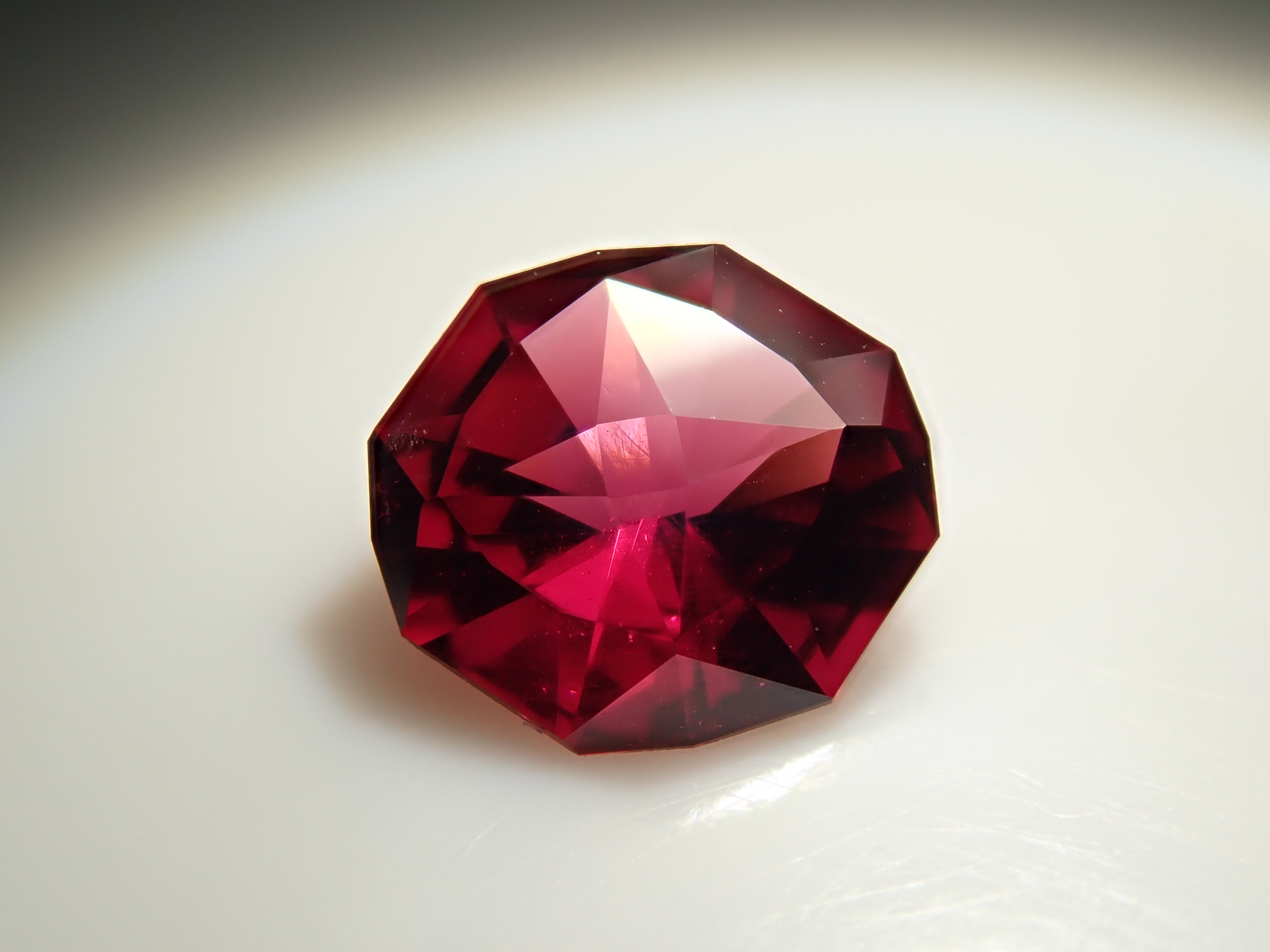 タンザニア産ロードライトガーネット 0.410ctルース