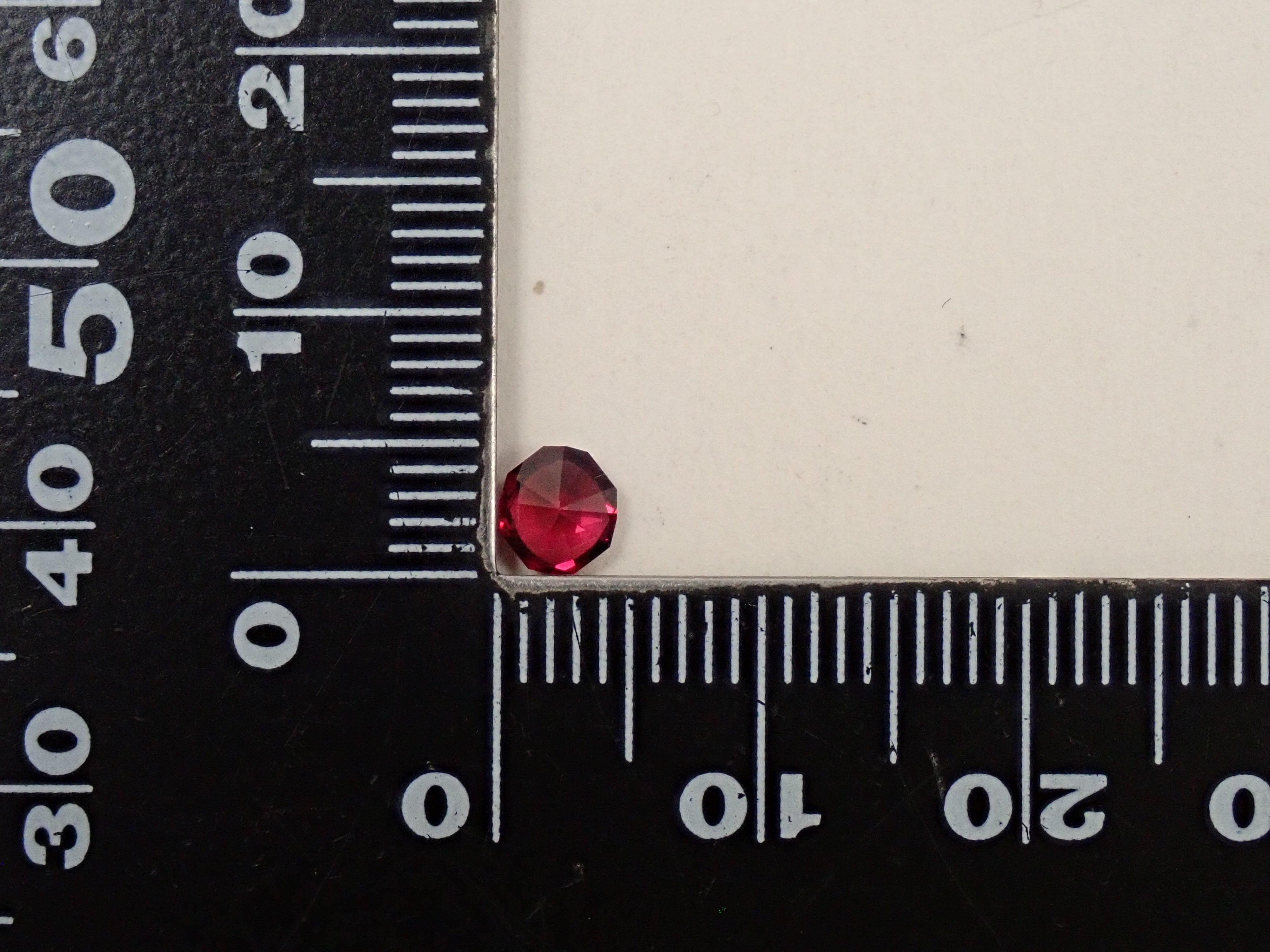 タンザニア産ロードライトガーネット 0.410ctルース