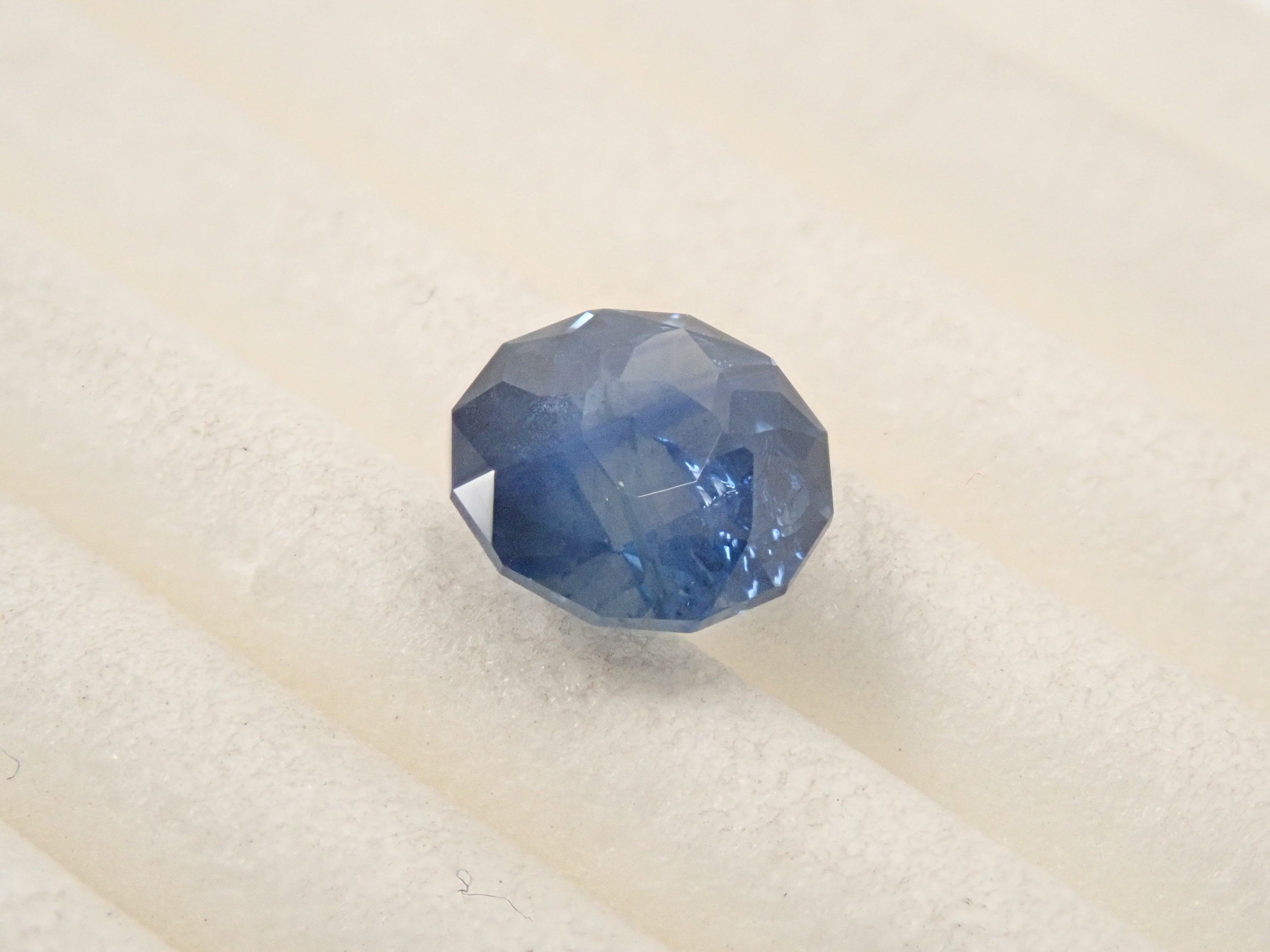 スリランカ産ブルーサファイア 0.826ctルース