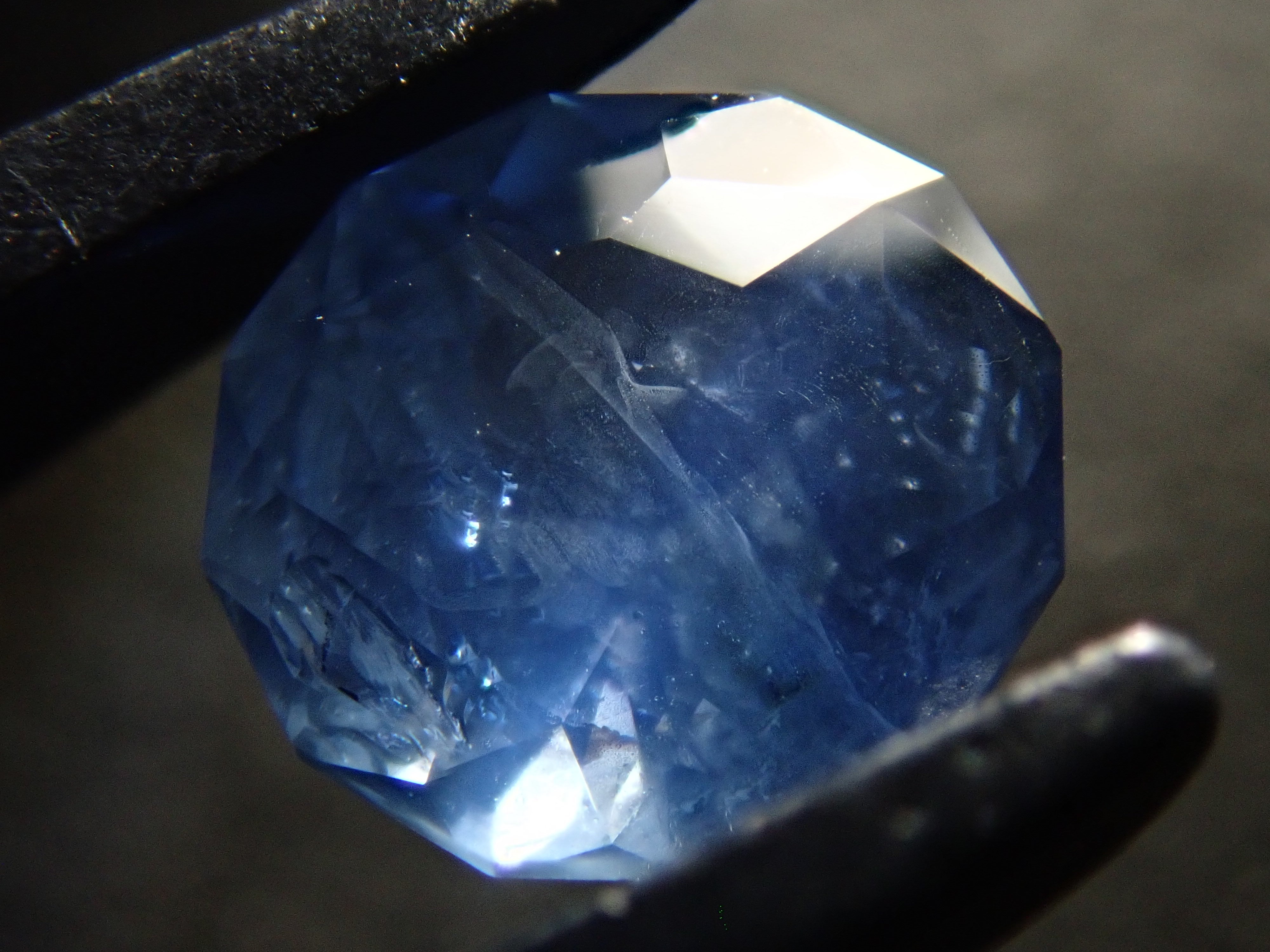 スリランカ産ブルーサファイア 0.826ctルース