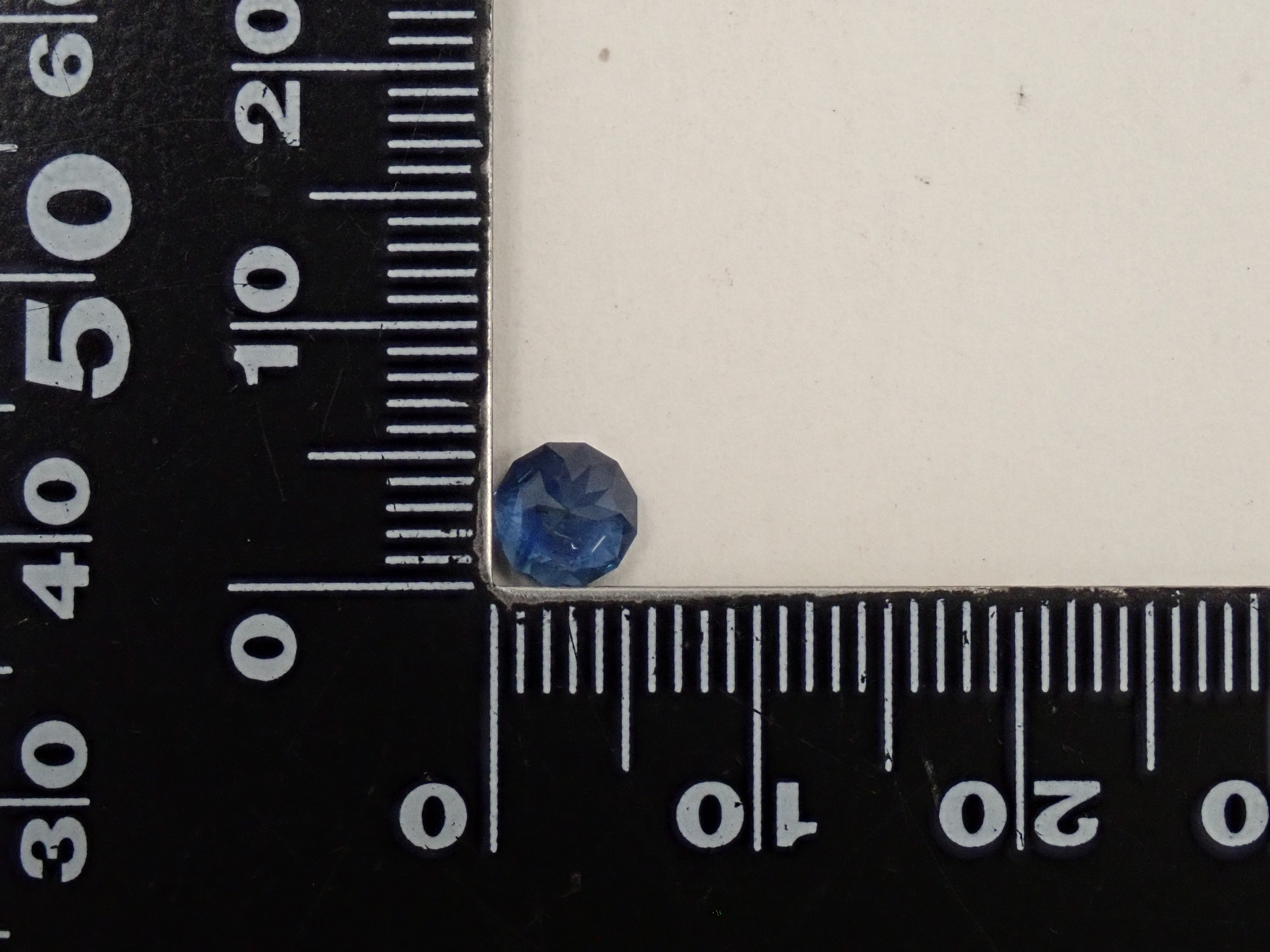 スリランカ産ブルーサファイア 0.826ctルース