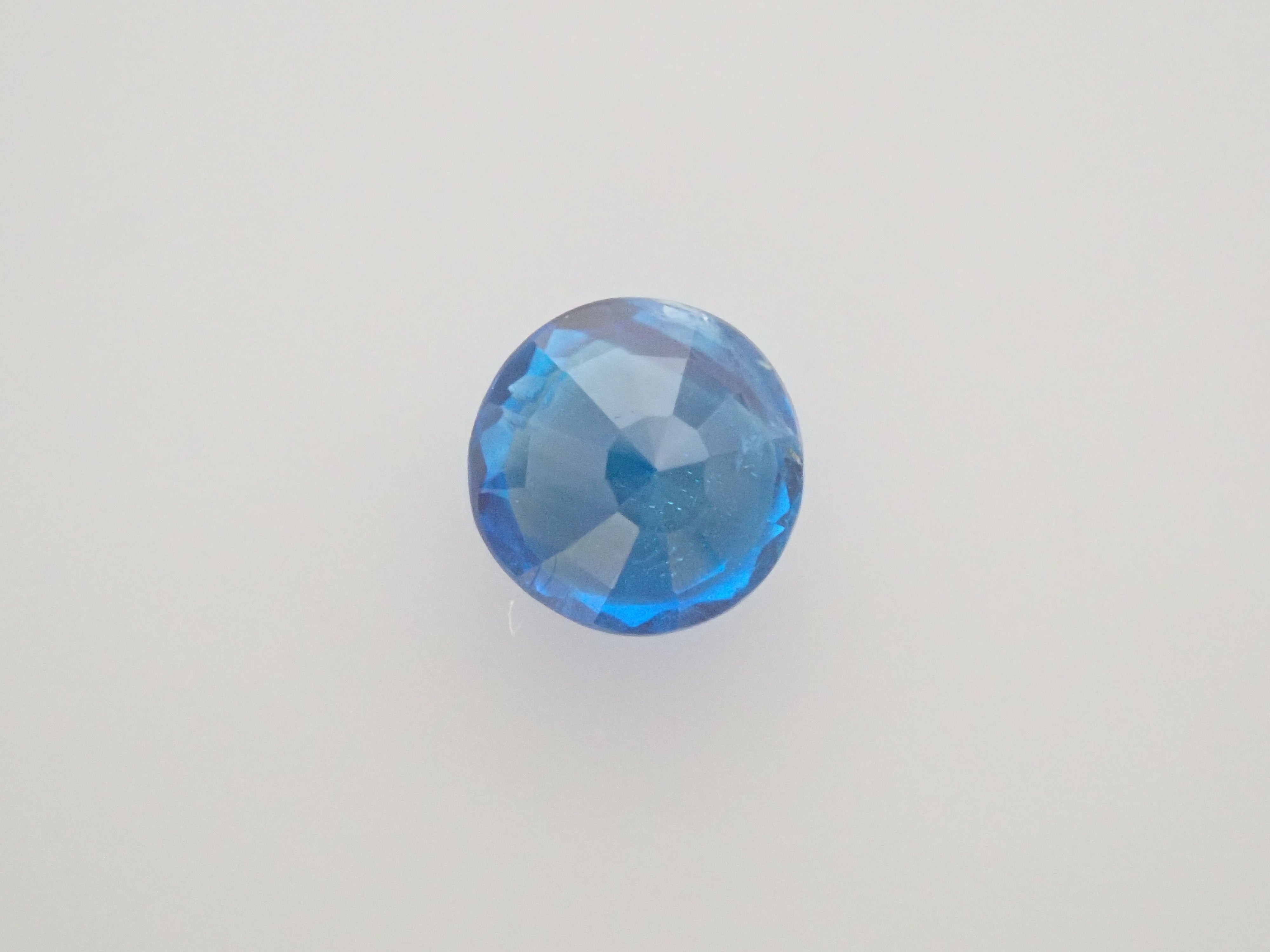 【4/16 22時販売】ジンバブエ産ユークレース 3.0mm/0.131ctルース