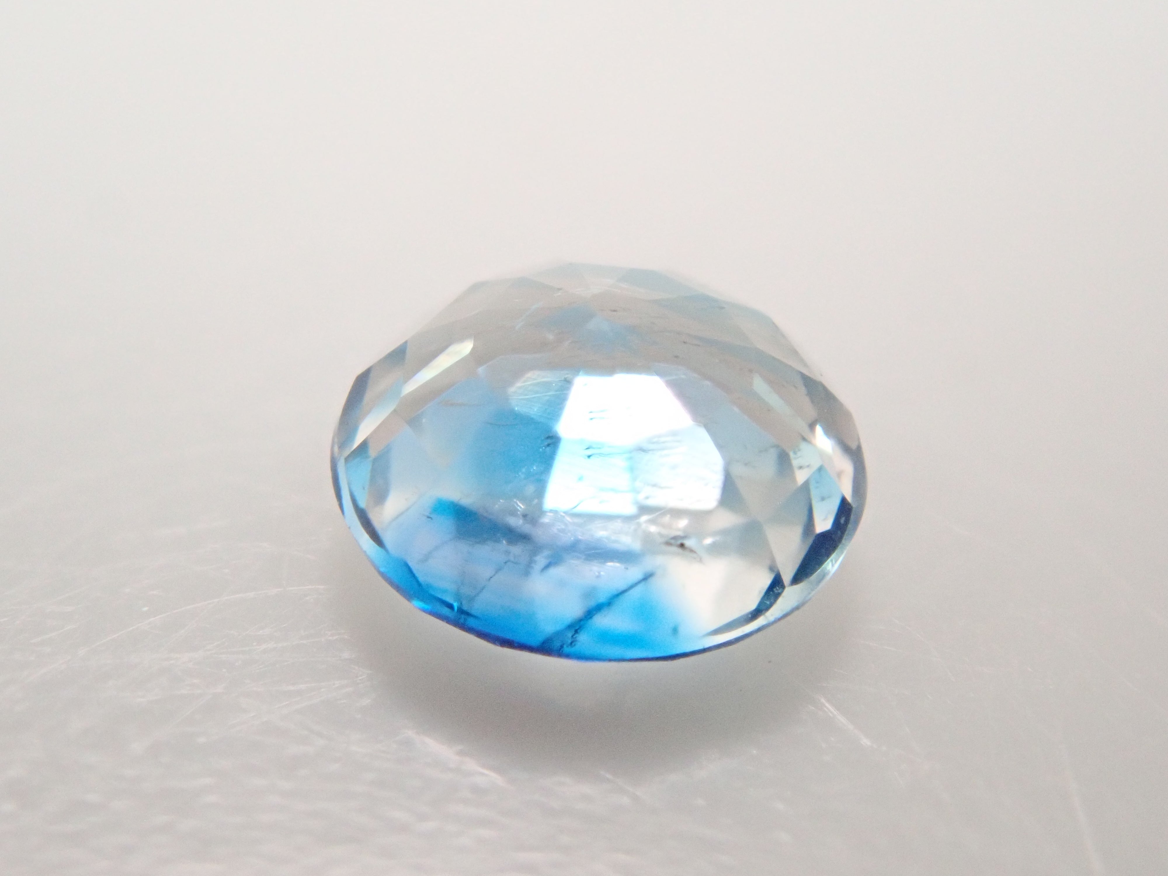 【12562665掲載】ジンバブエ産バイカラーユークレース 0.176ctルース