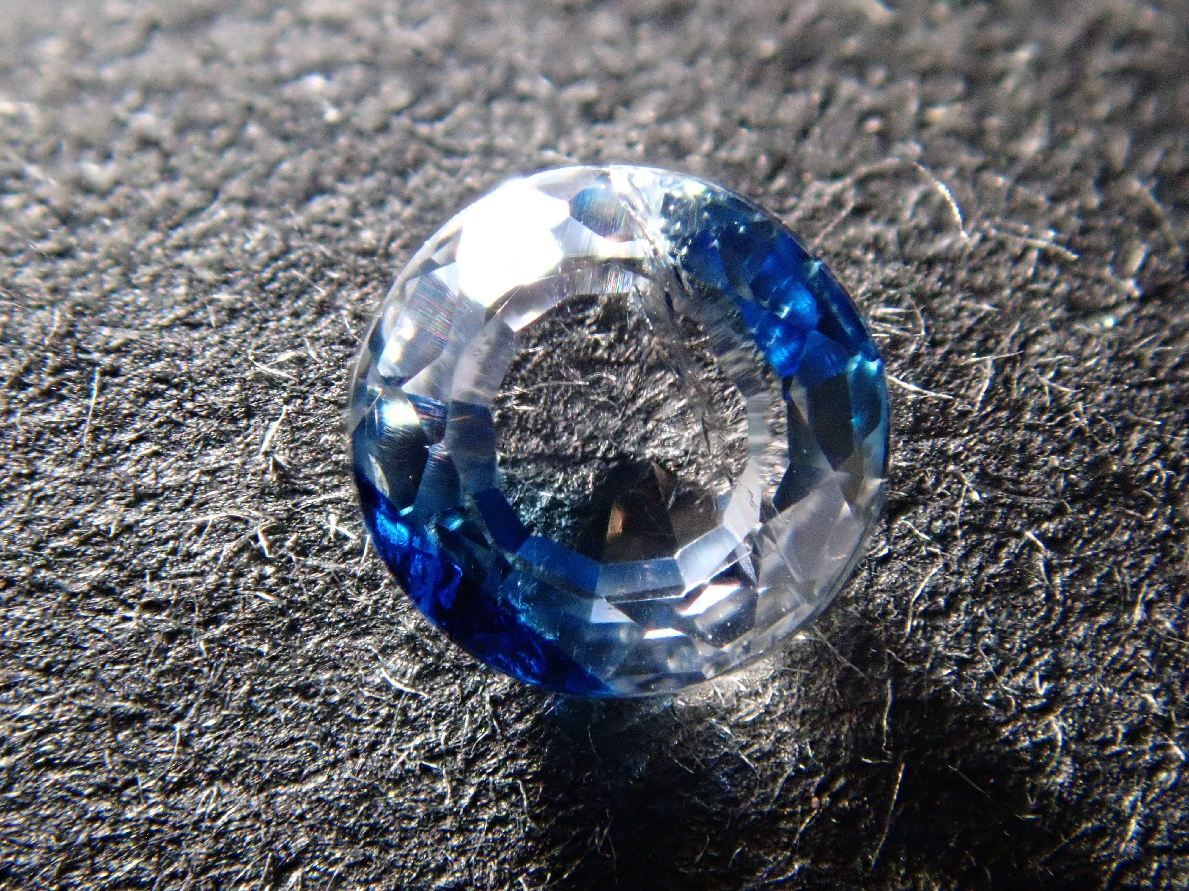 【12562665掲載】ジンバブエ産バイカラーユークレース 0.176ctルース