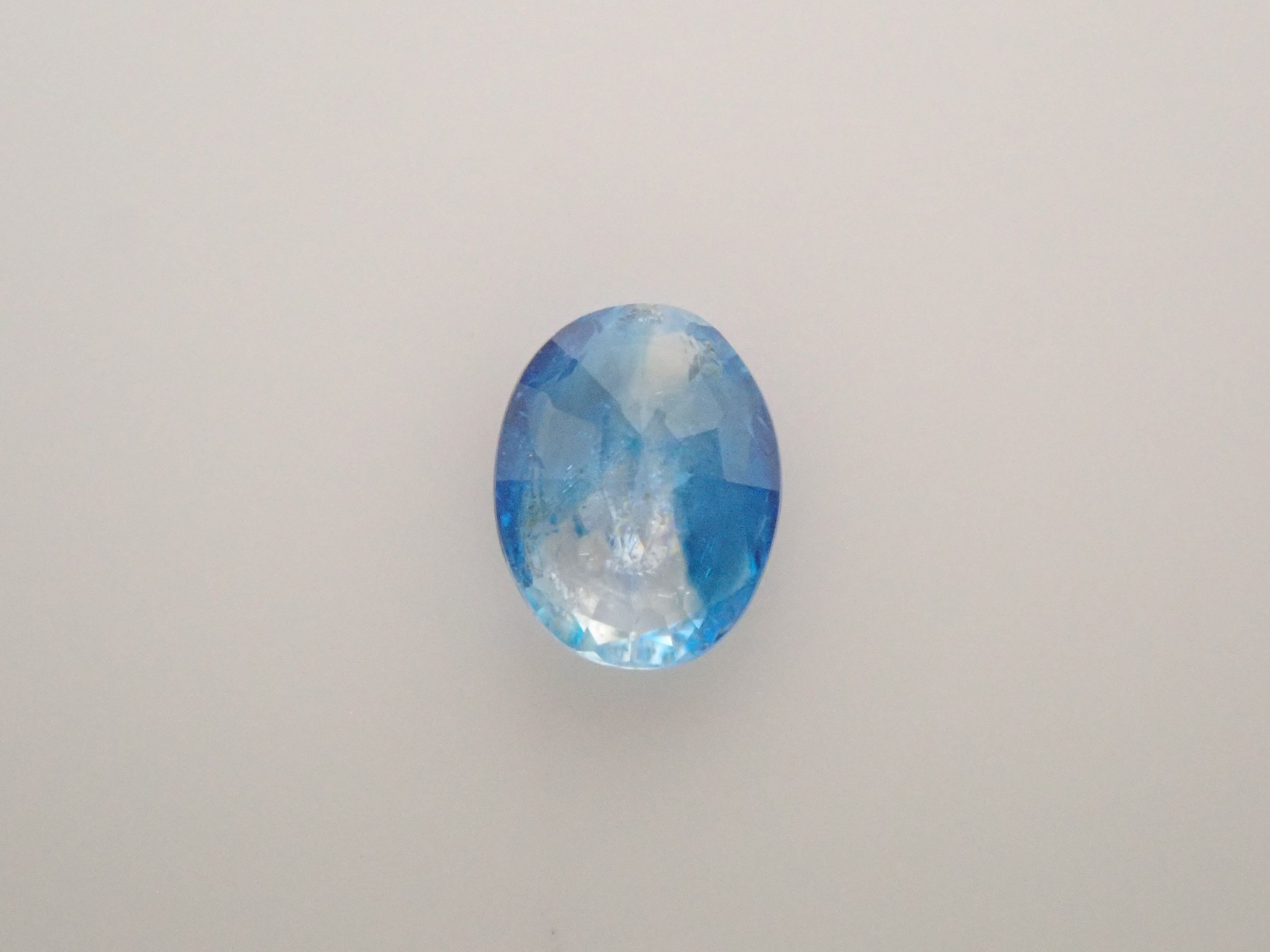 【12562666掲載】ジンバブエ産バイカラーユークレース 0.078ctルース