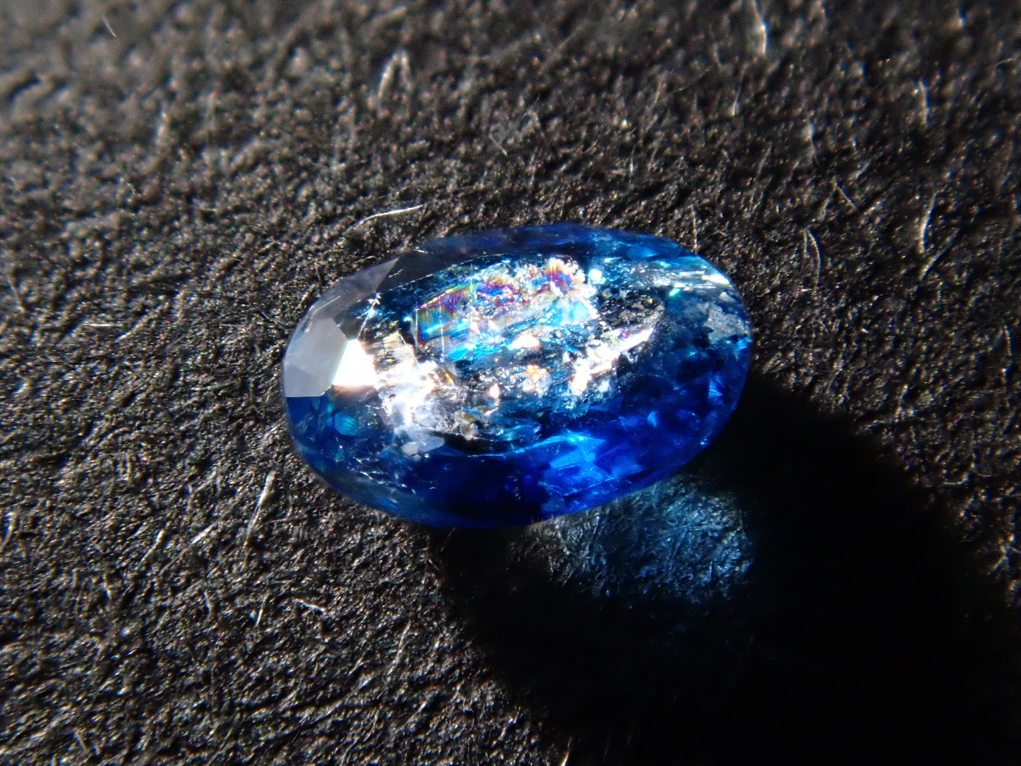 【12562666掲載】ジンバブエ産バイカラーユークレース 0.078ctルース