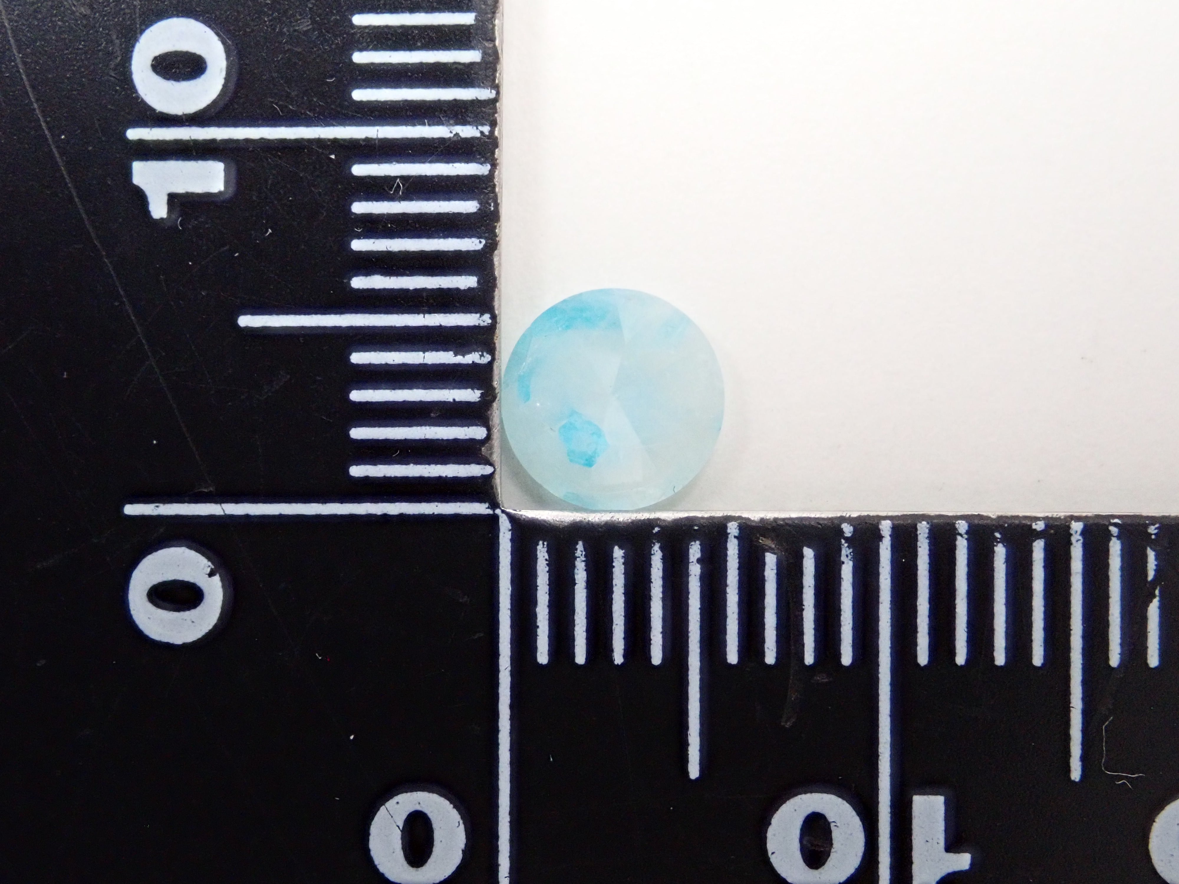 ブラジル産パライバトルマリンインクォーツ 6mm/0.684ctルース