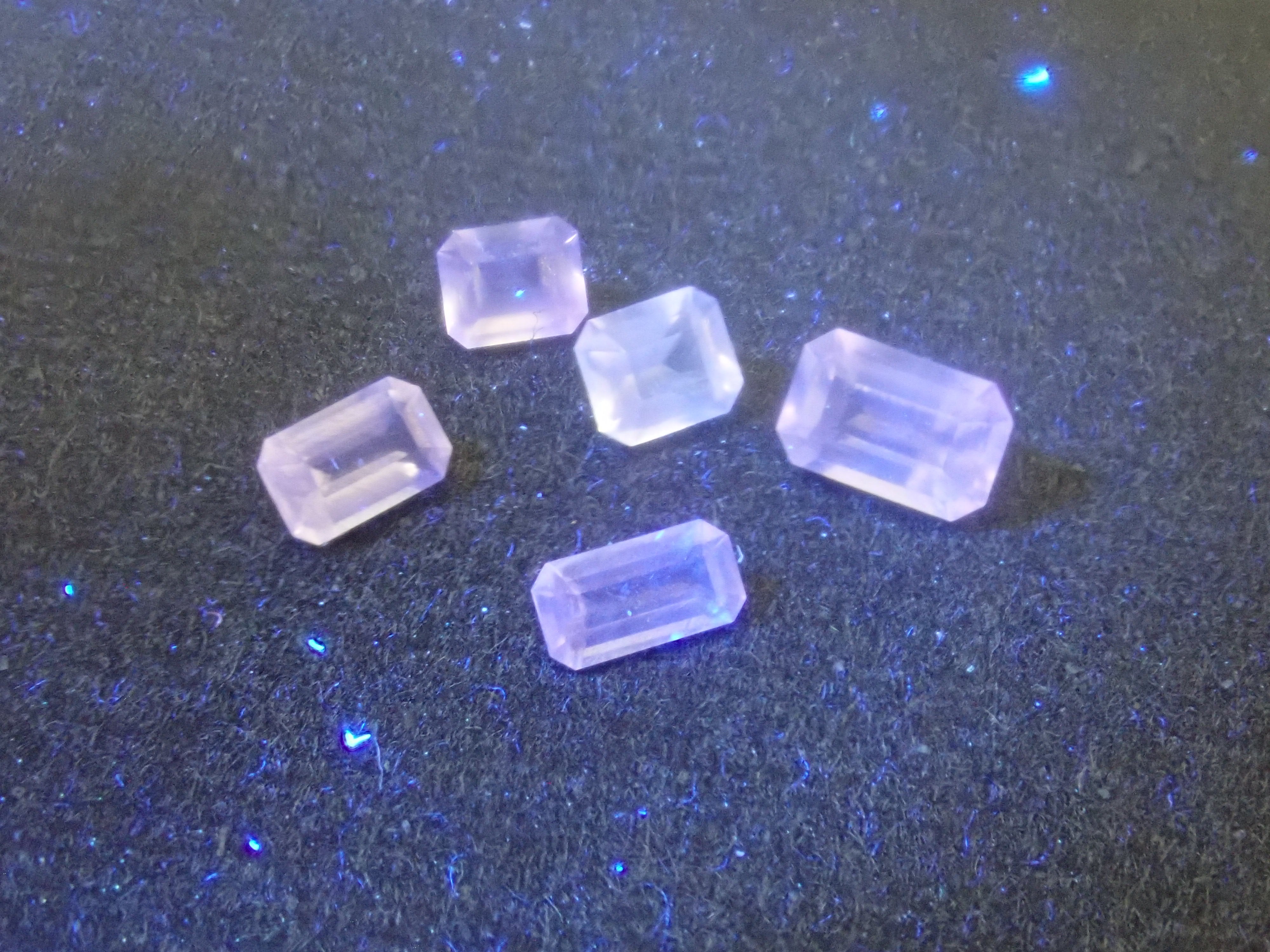 《Limited Edition - Pop-up Event Special》Gem Gacha 💎 Win gems such as red sapphire with a certificate, chameleon diamond, imperial topaz, alexandrite, and gems polished by Mr. Sanje. 《Multiple Purchase Discount Available》