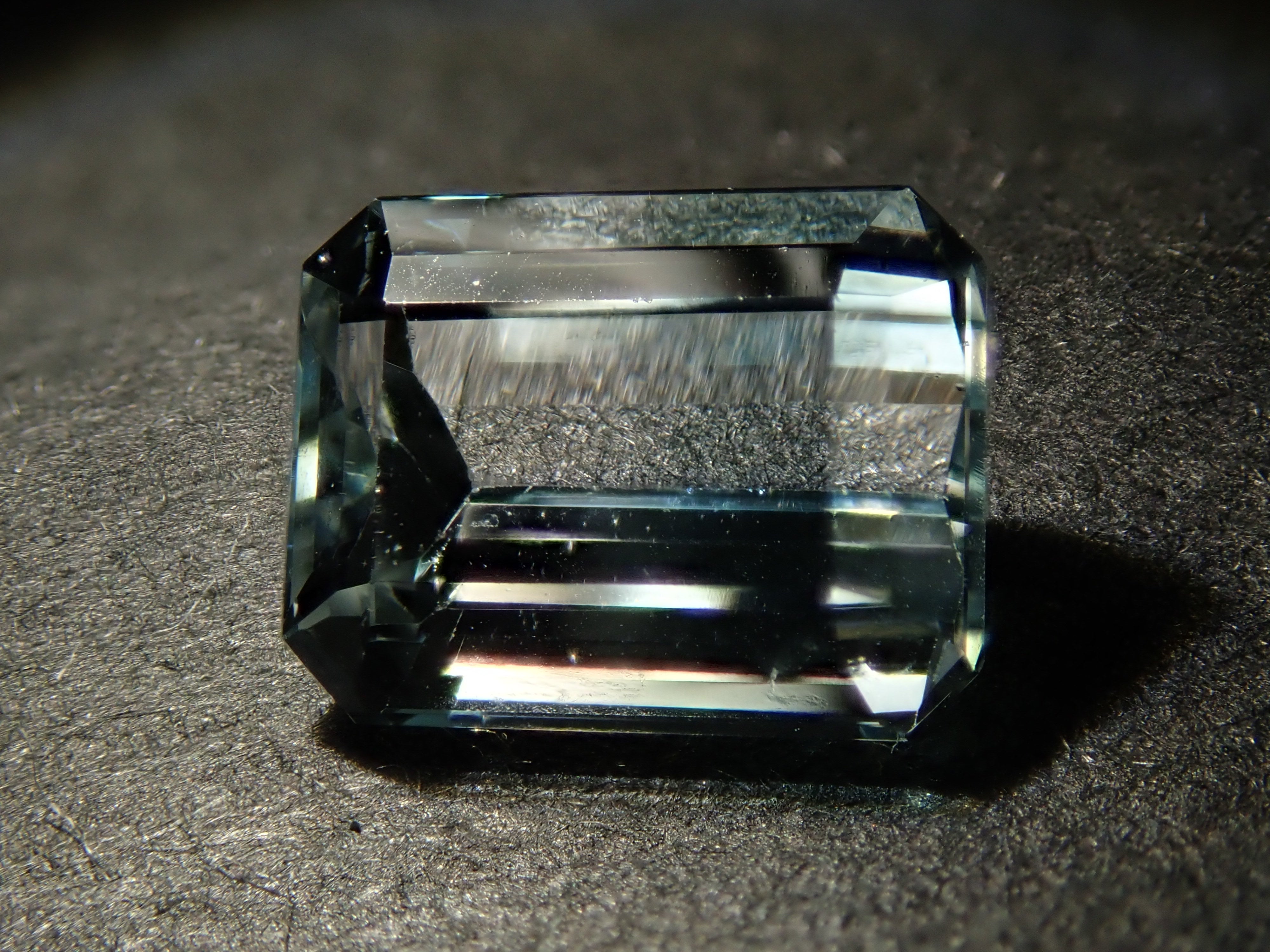 ブラジル産バイカラートパーズ 1.789ctルース