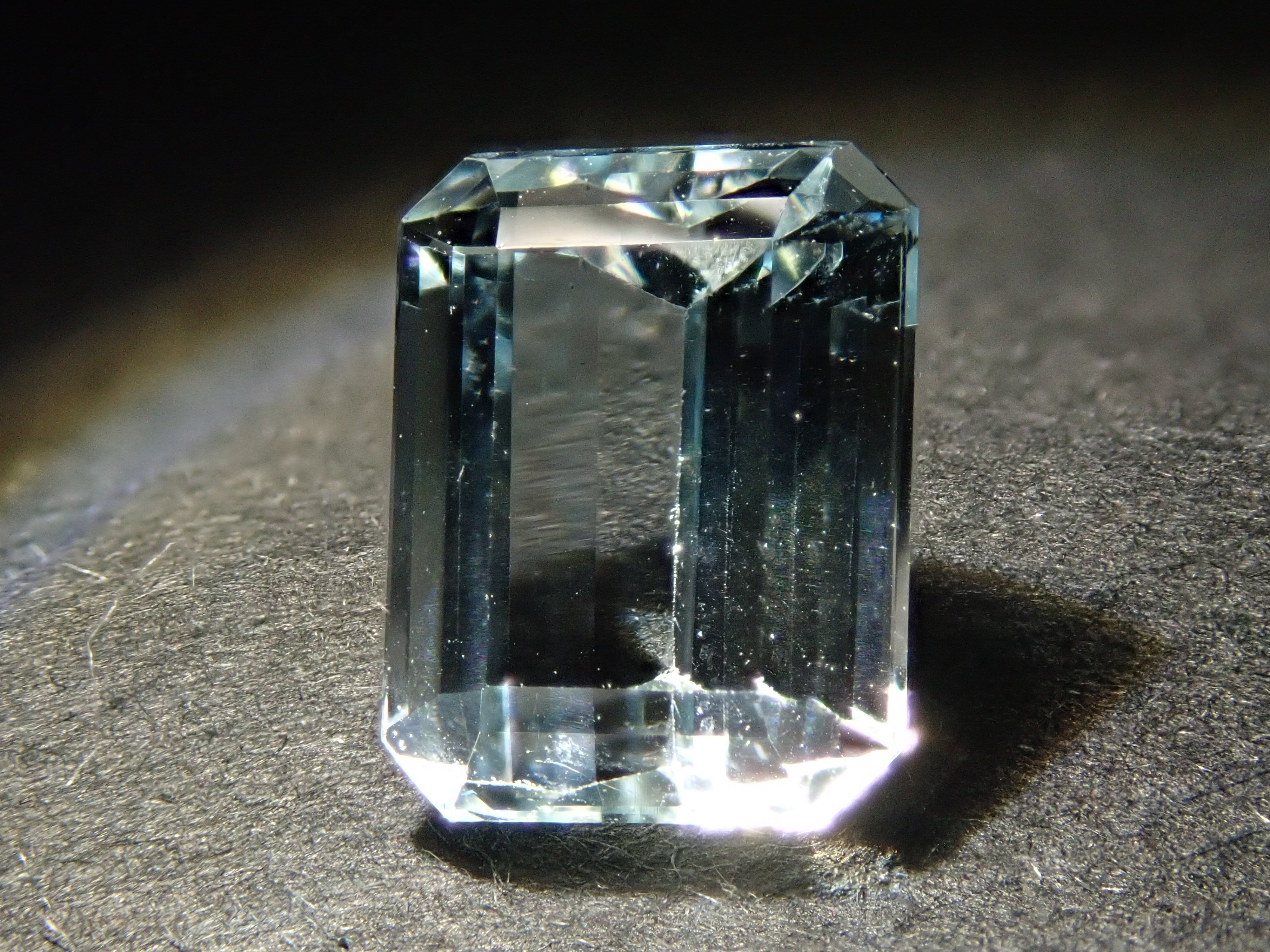 ブラジル産バイカラートパーズ 1.789ctルース