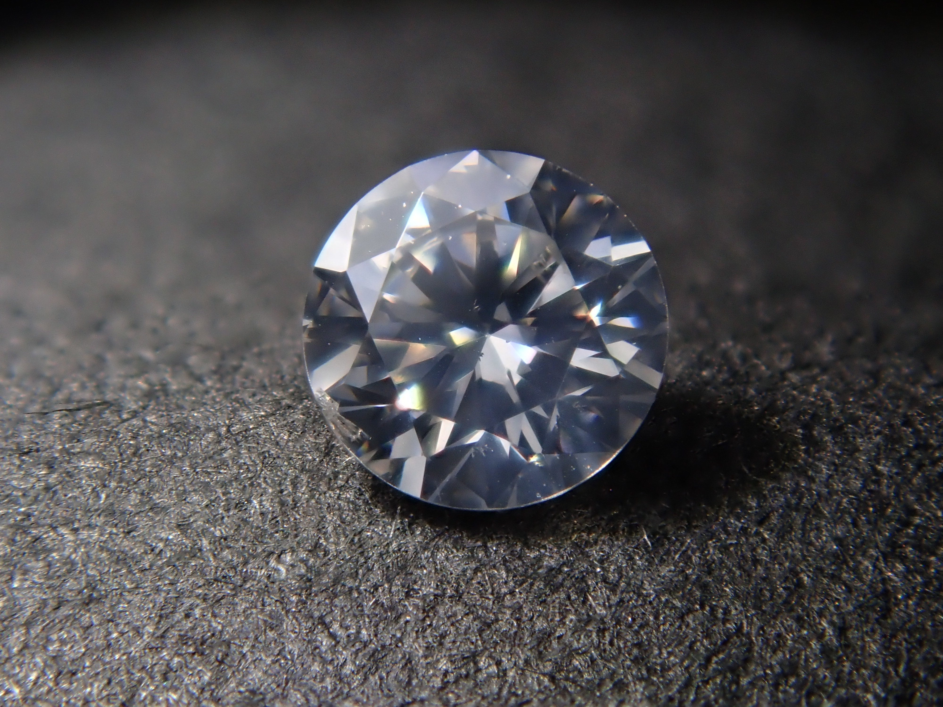 【32501877掲載】グレーダイヤモンド 0.089ctルース(LIGHT GRAY, SI-2)