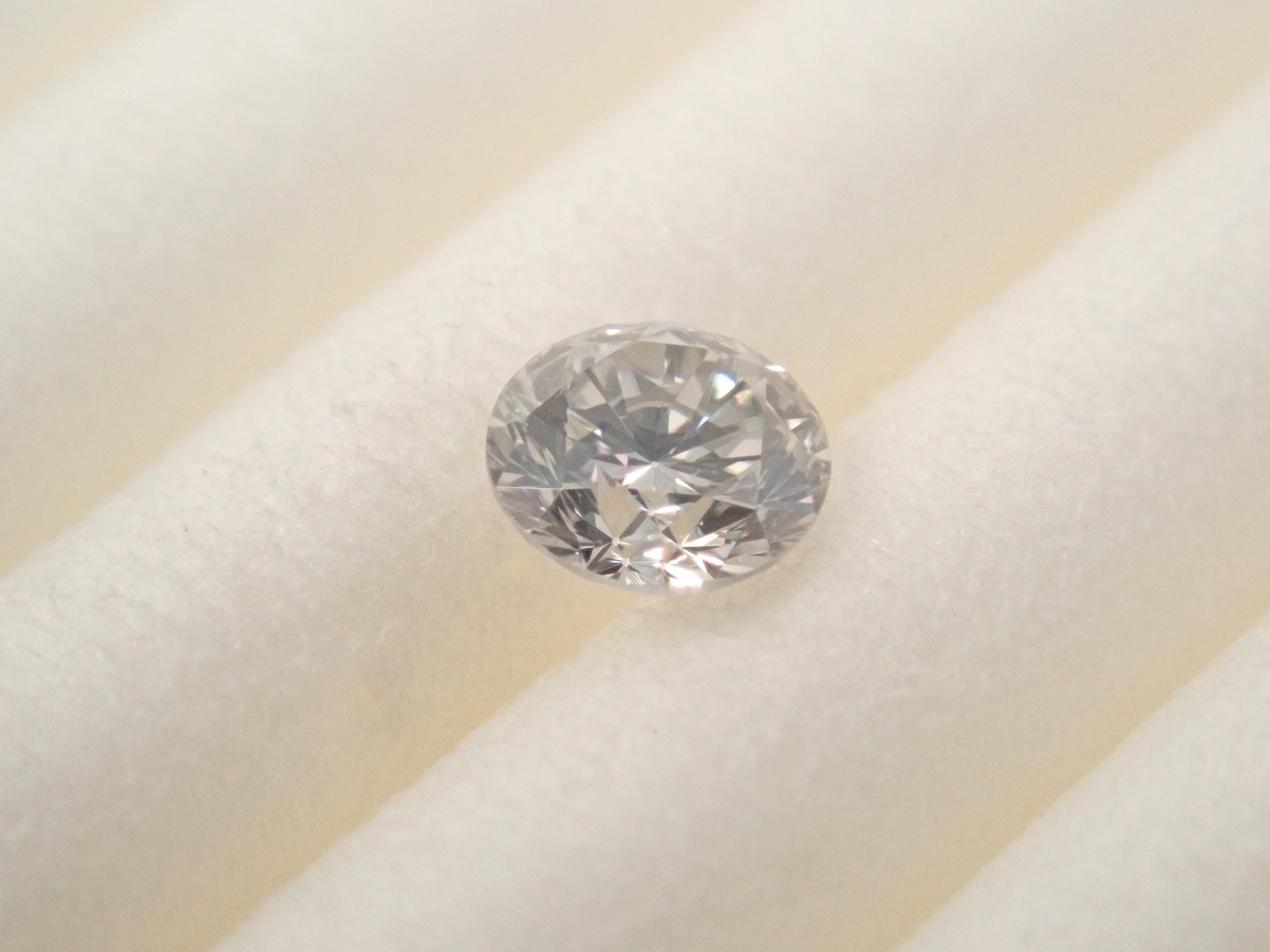 【32501878掲載】グレーダイヤモンド 0.109ctルース(VERY LIGHT GRAY, SI-1)