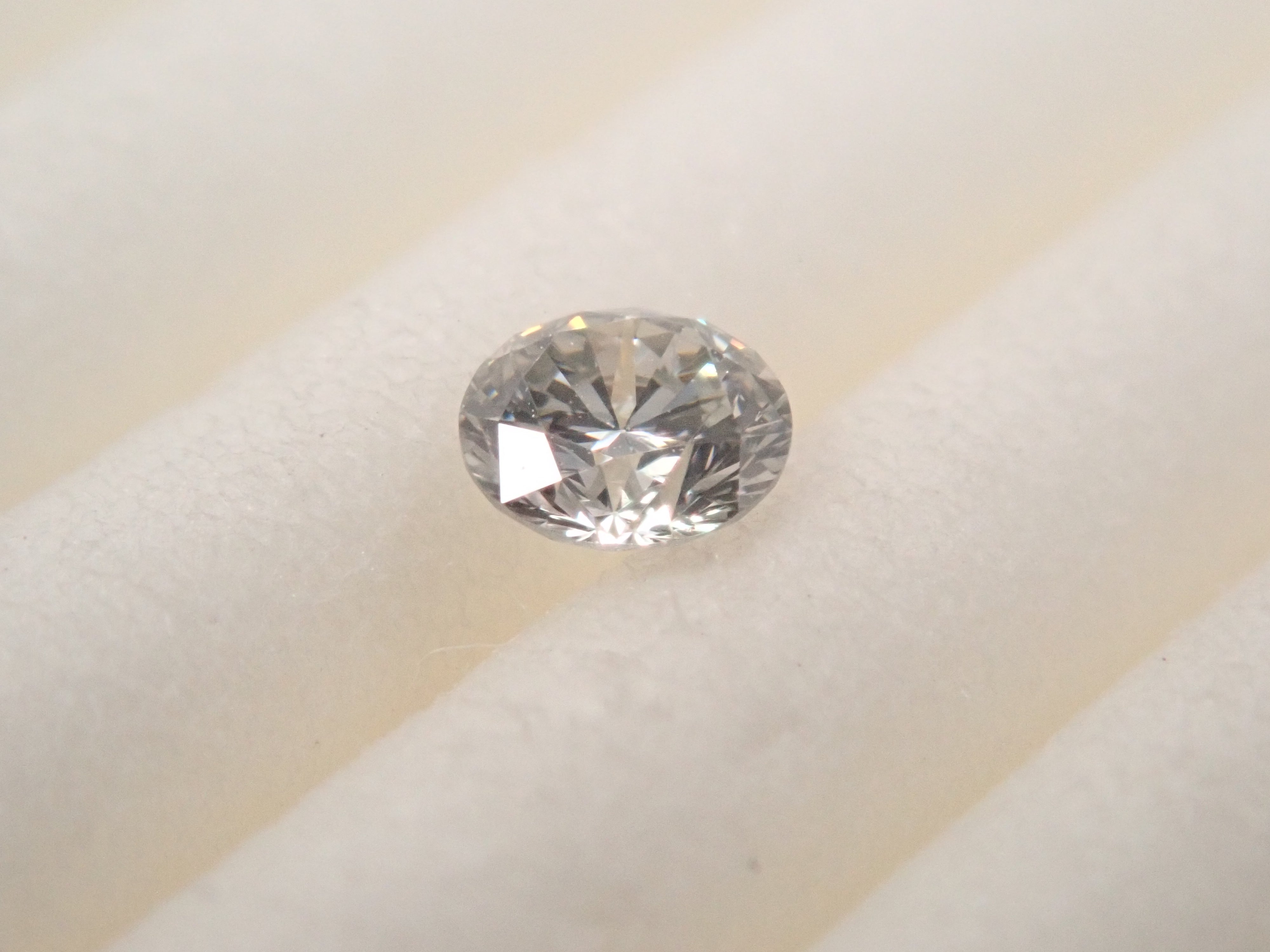 【32501879掲載】グレーダイヤモンド 0.096ctルース(VERY LIGHT GRAY, SI-1)