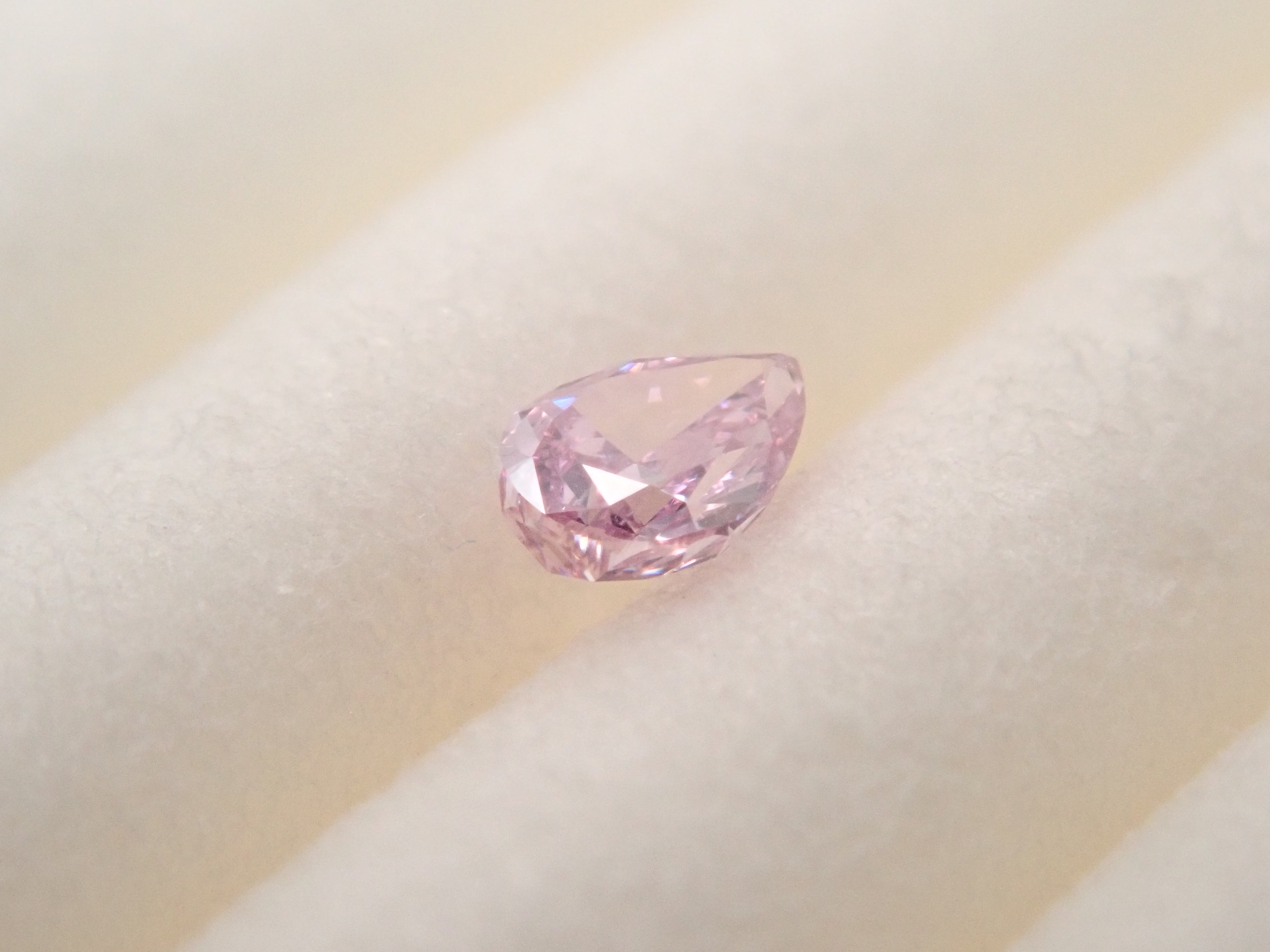 【32501867掲載】パープルダイヤモンド 0.048ctルース(FANCY VIVID PINK PURPLE, SI-1)