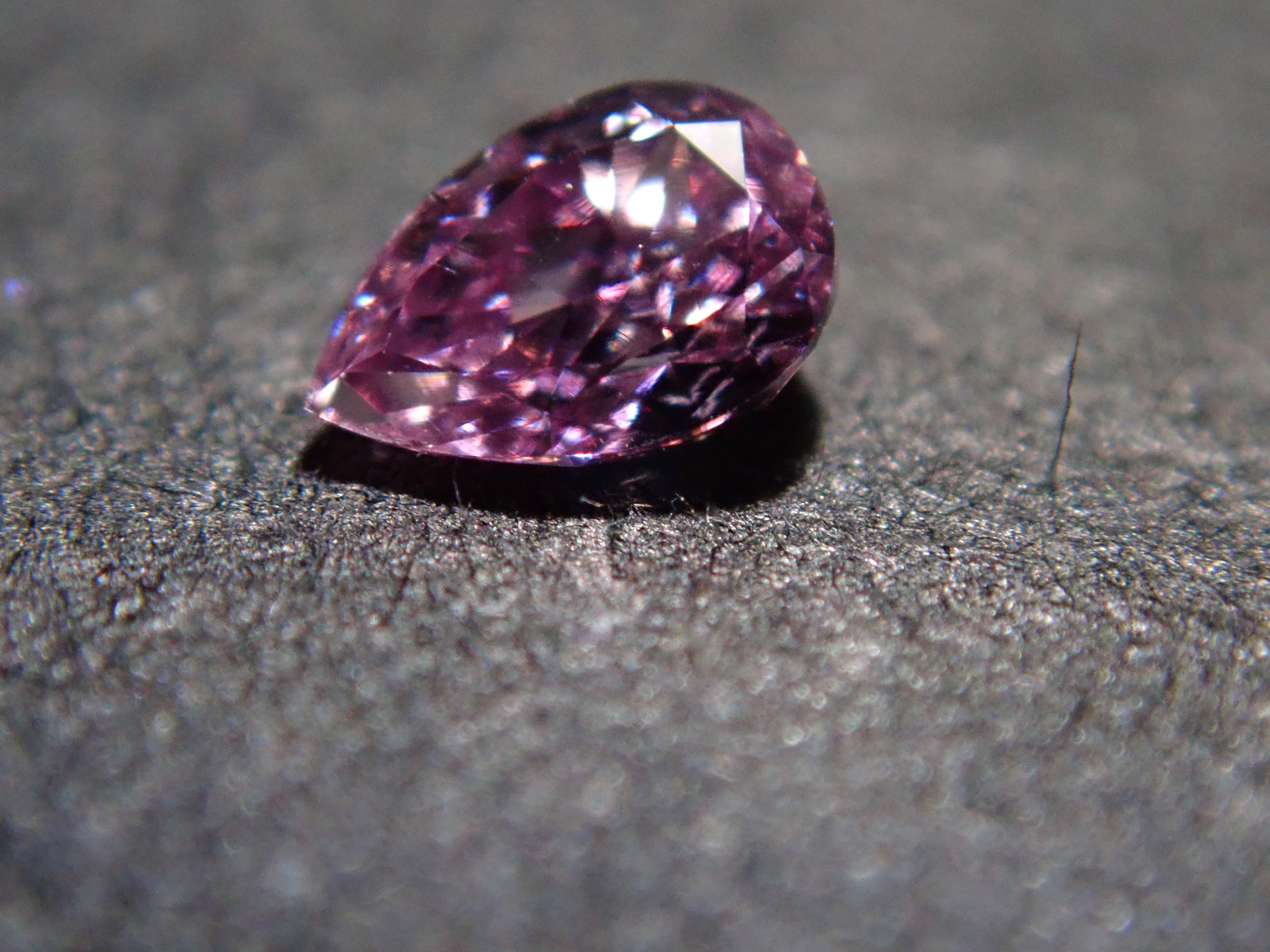【32501867掲載】パープルダイヤモンド 0.048ctルース(FANCY VIVID PINK PURPLE, SI-1)