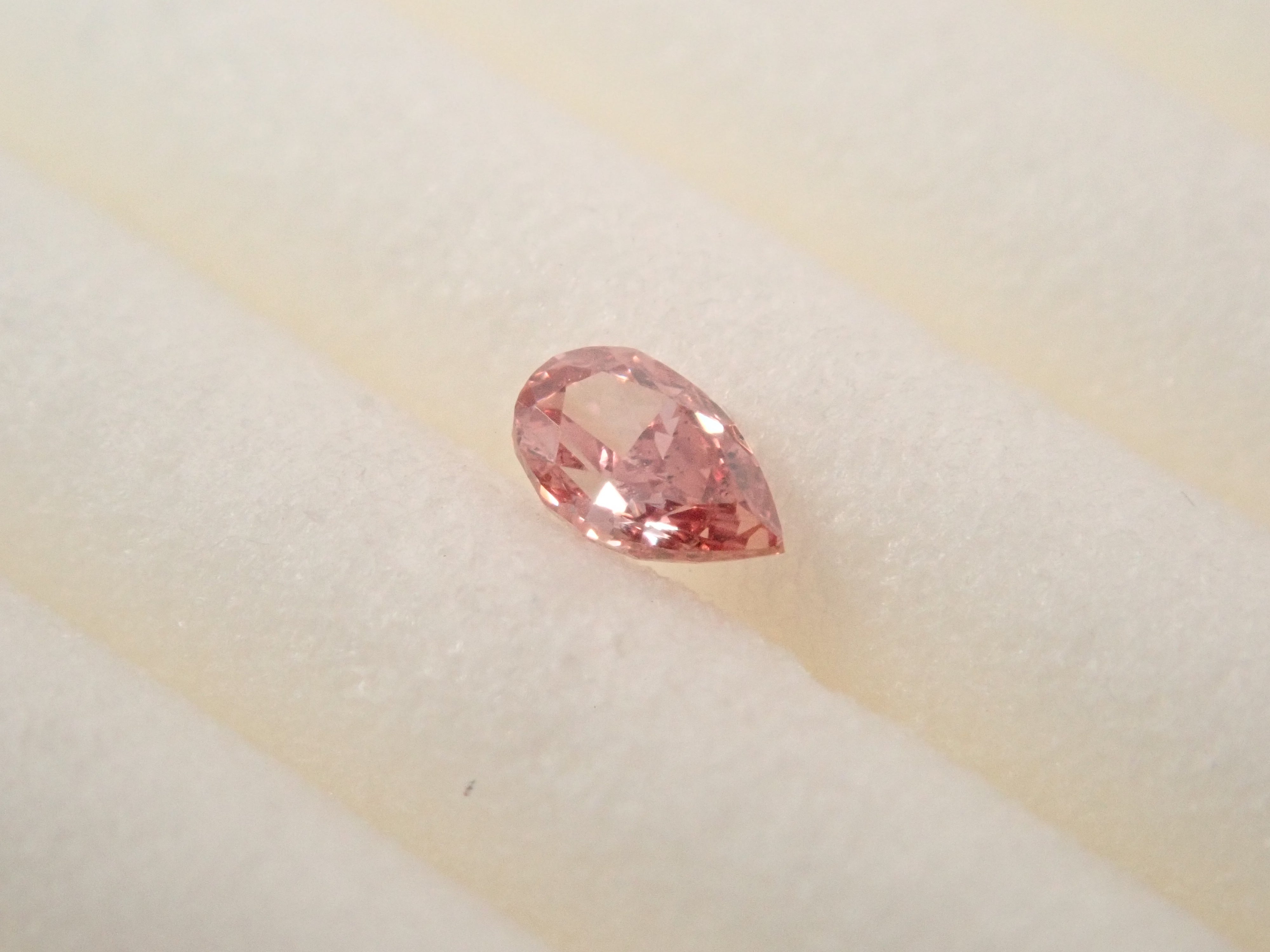 ピンクダイヤモンド 0.060ctルース(FANCY INTENSE PINK, VS-2)