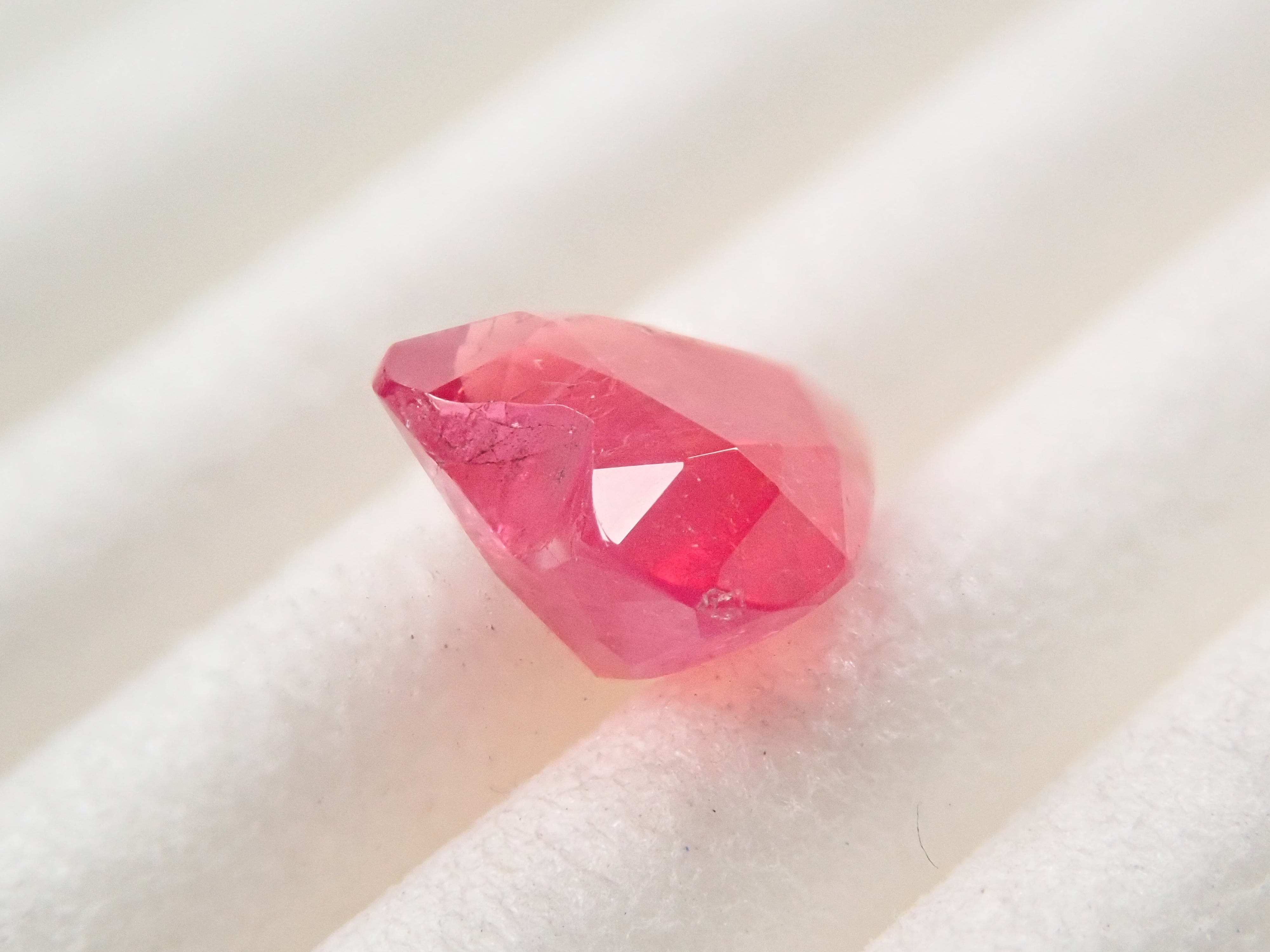 【12550983掲載】マダガスカル産ペツォッタイト 0.670ctルース