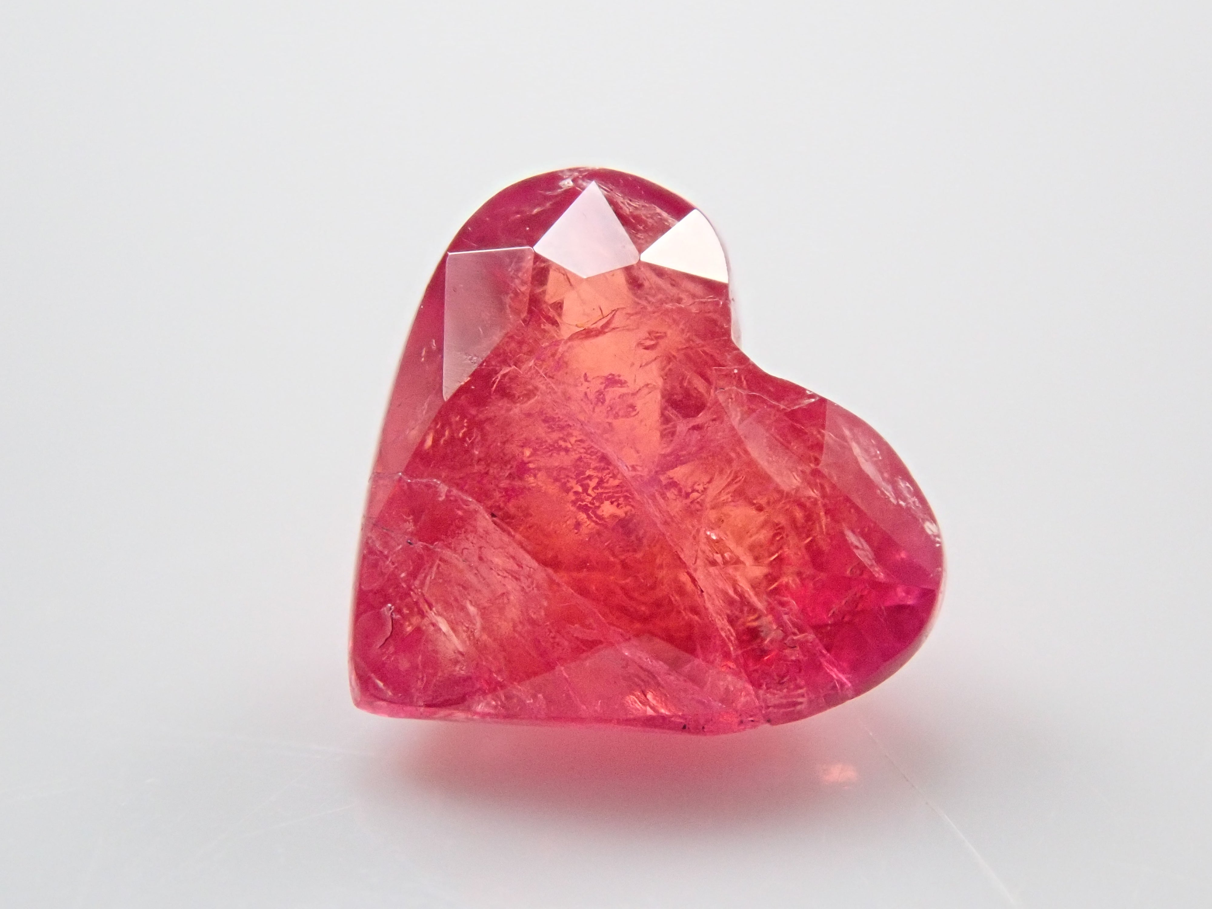 【12550983掲載】マダガスカル産ペツォッタイト 0.670ctルース