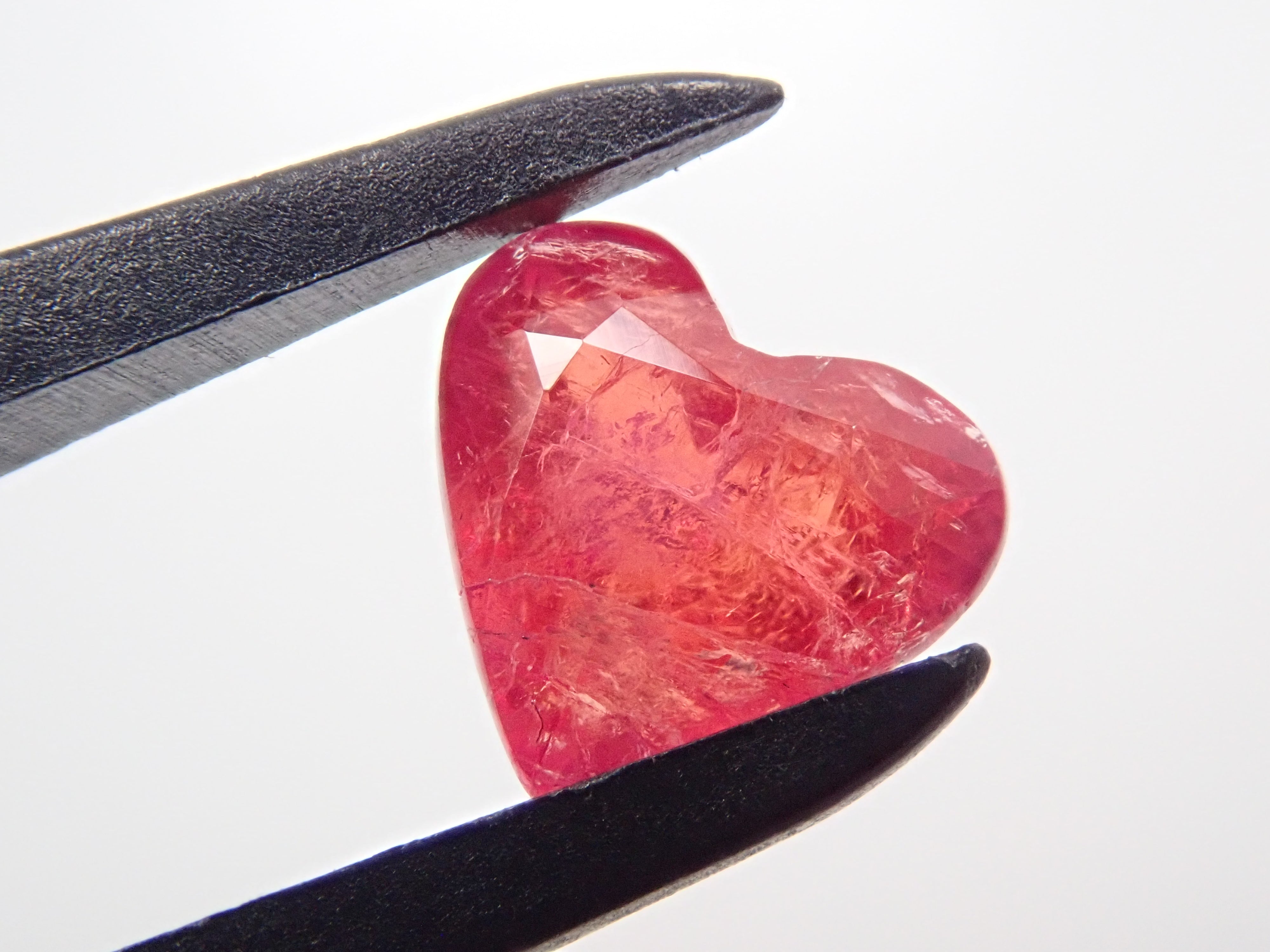 【12550983掲載】マダガスカル産ペツォッタイト 0.670ctルース