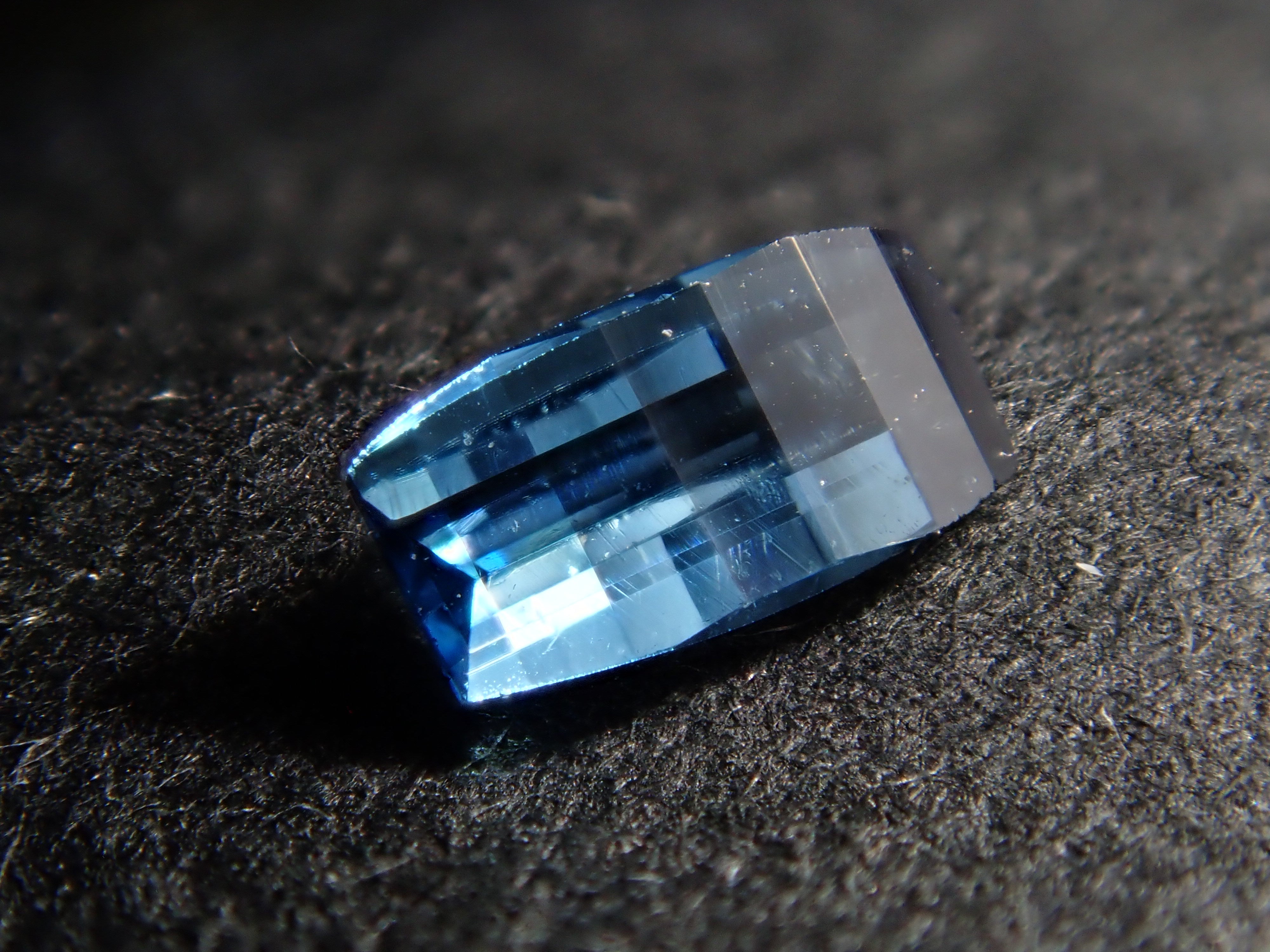 【12562715掲載】ブラジル産インディゴライトトルマリン 0.105ctルース