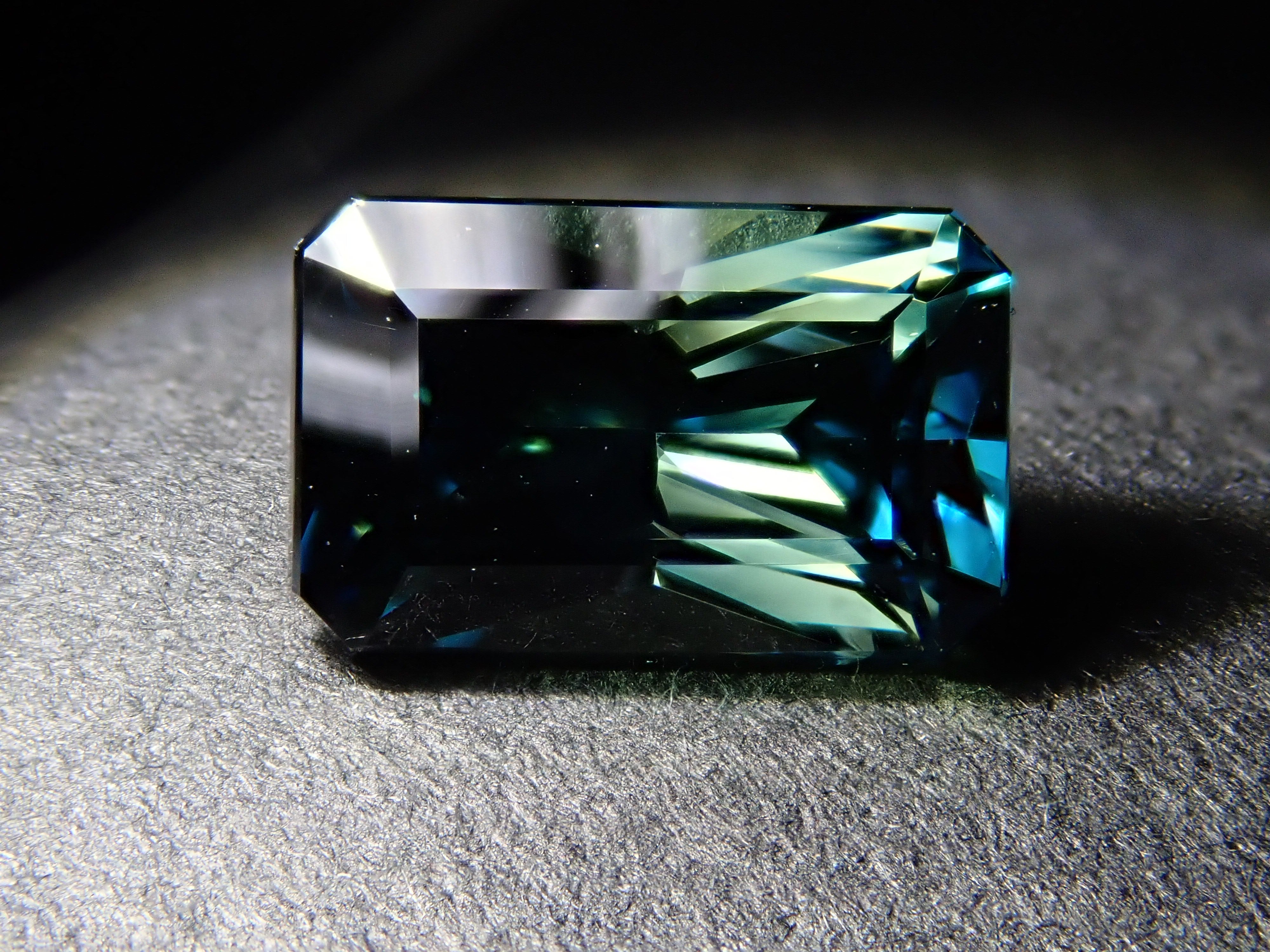 マダガスカル産非加熱ティールグリーンサファイア 1.74ctルース GIA