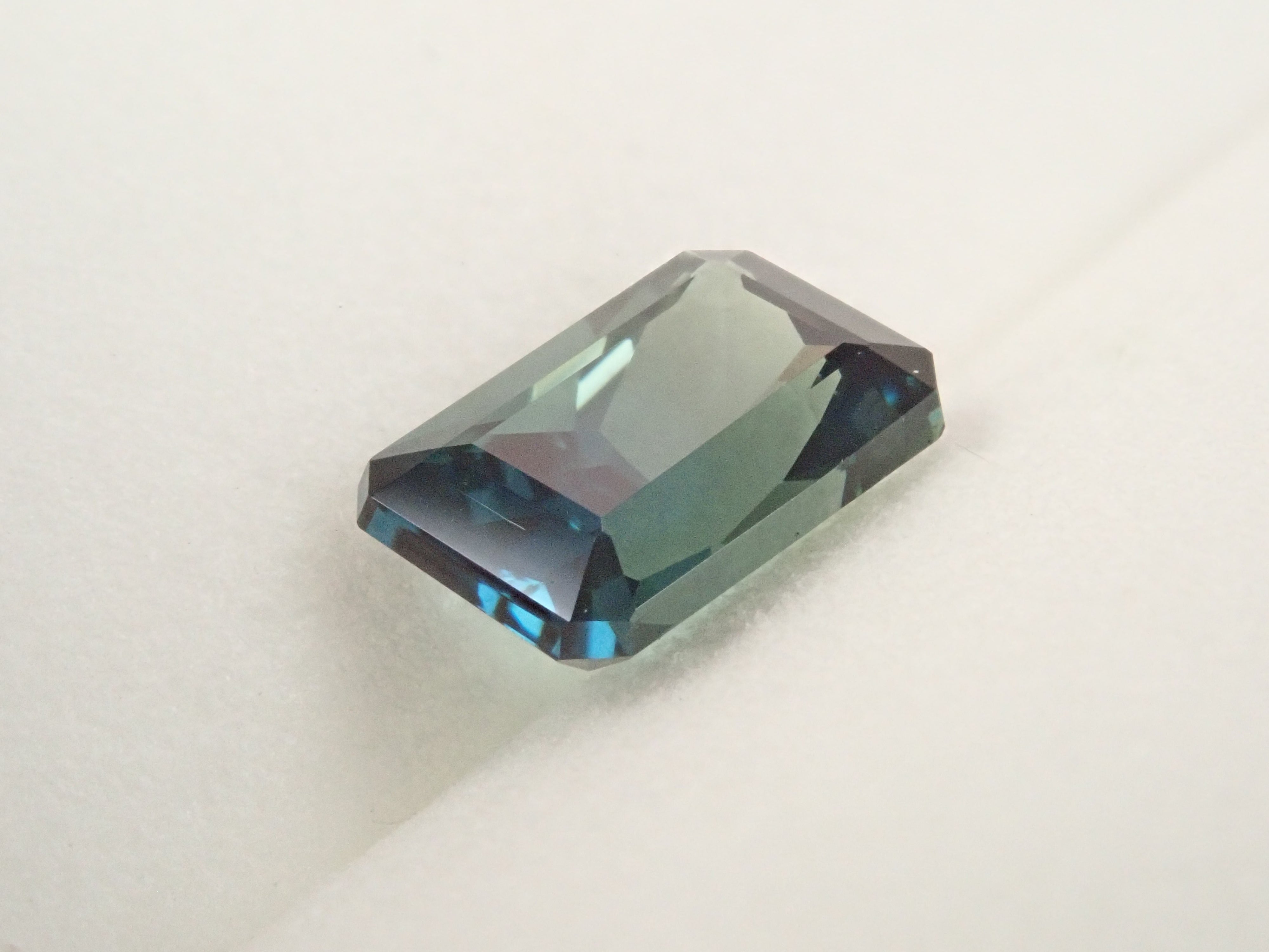 【12562747掲載】マダガスカル産非加熱ティールグリーンサファイア 1.740ctルース