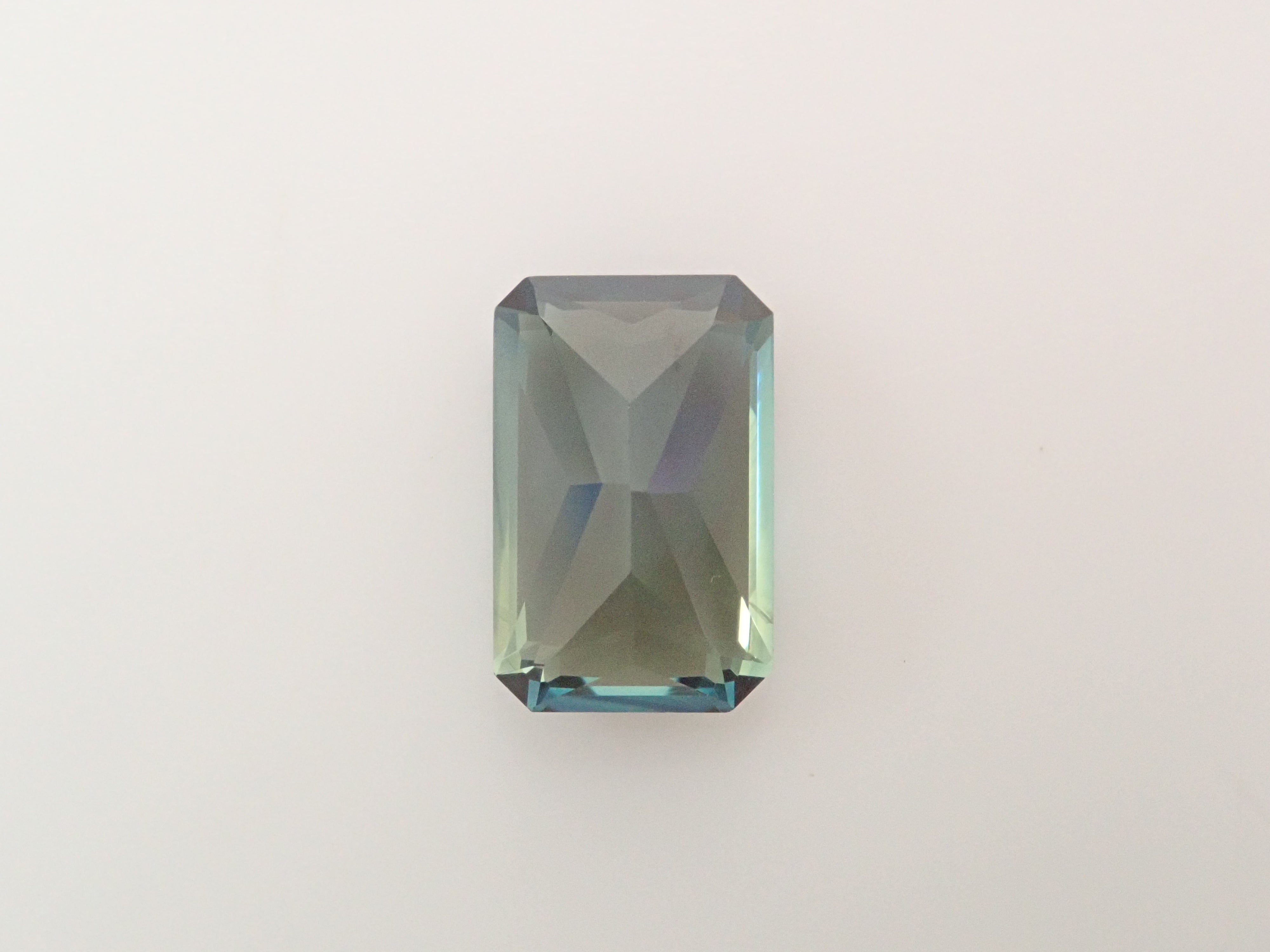 【12562747掲載】マダガスカル産非加熱ティールグリーンサファイア 1.740ctルース