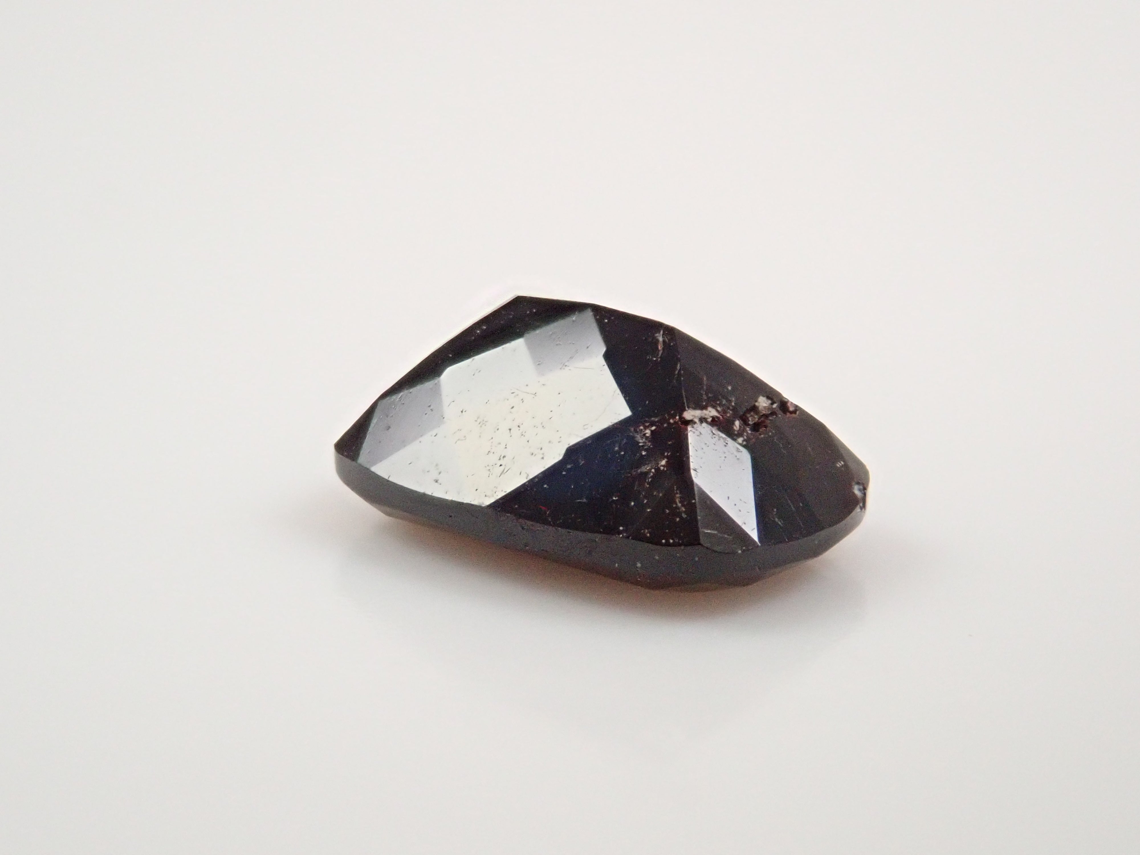 【12562748掲載】アメリカ産ネプチュナイト 0.859ctルース