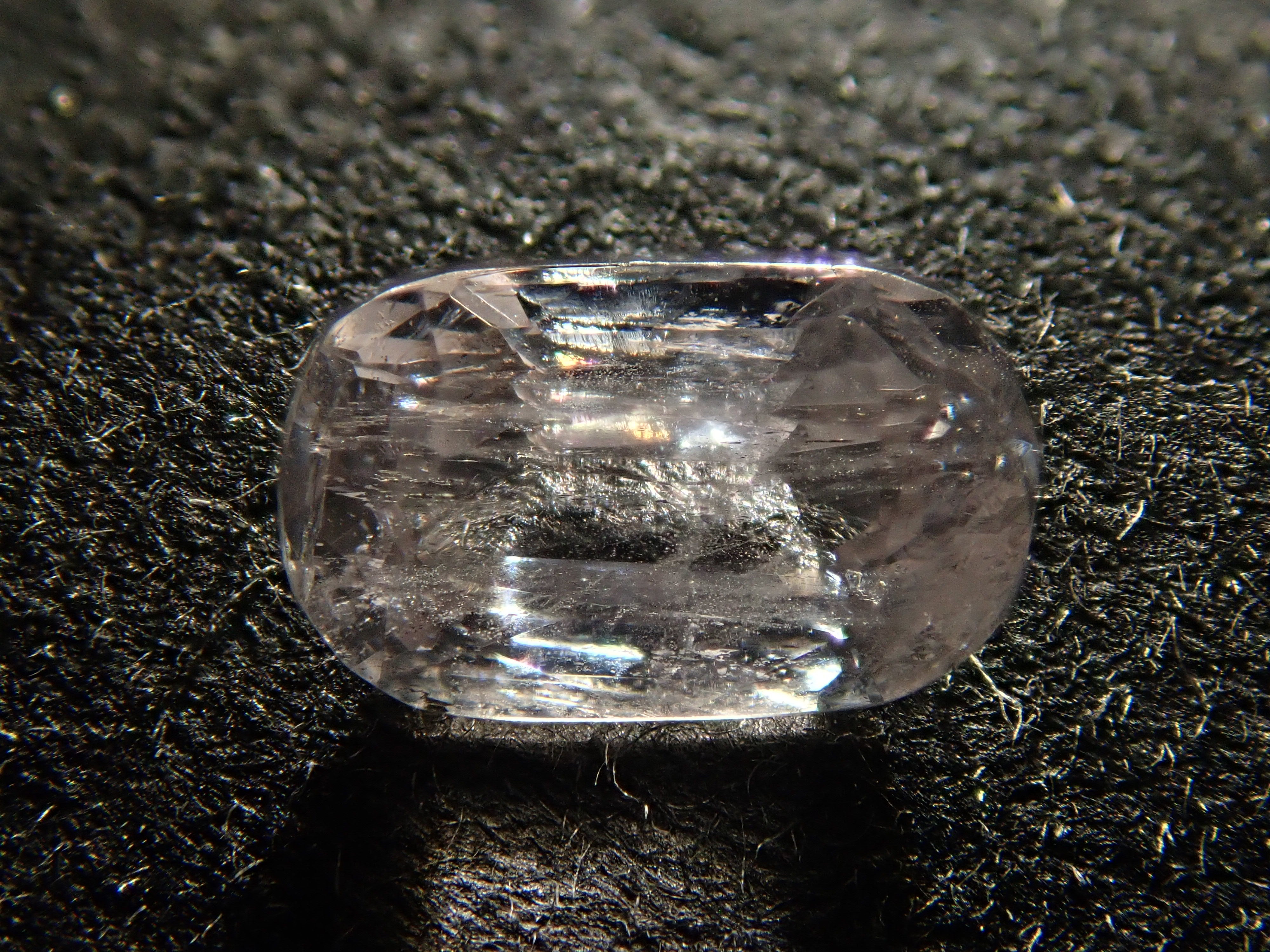 【12562826掲載】ミャンマー産マスグラバイト 0.351ctルース