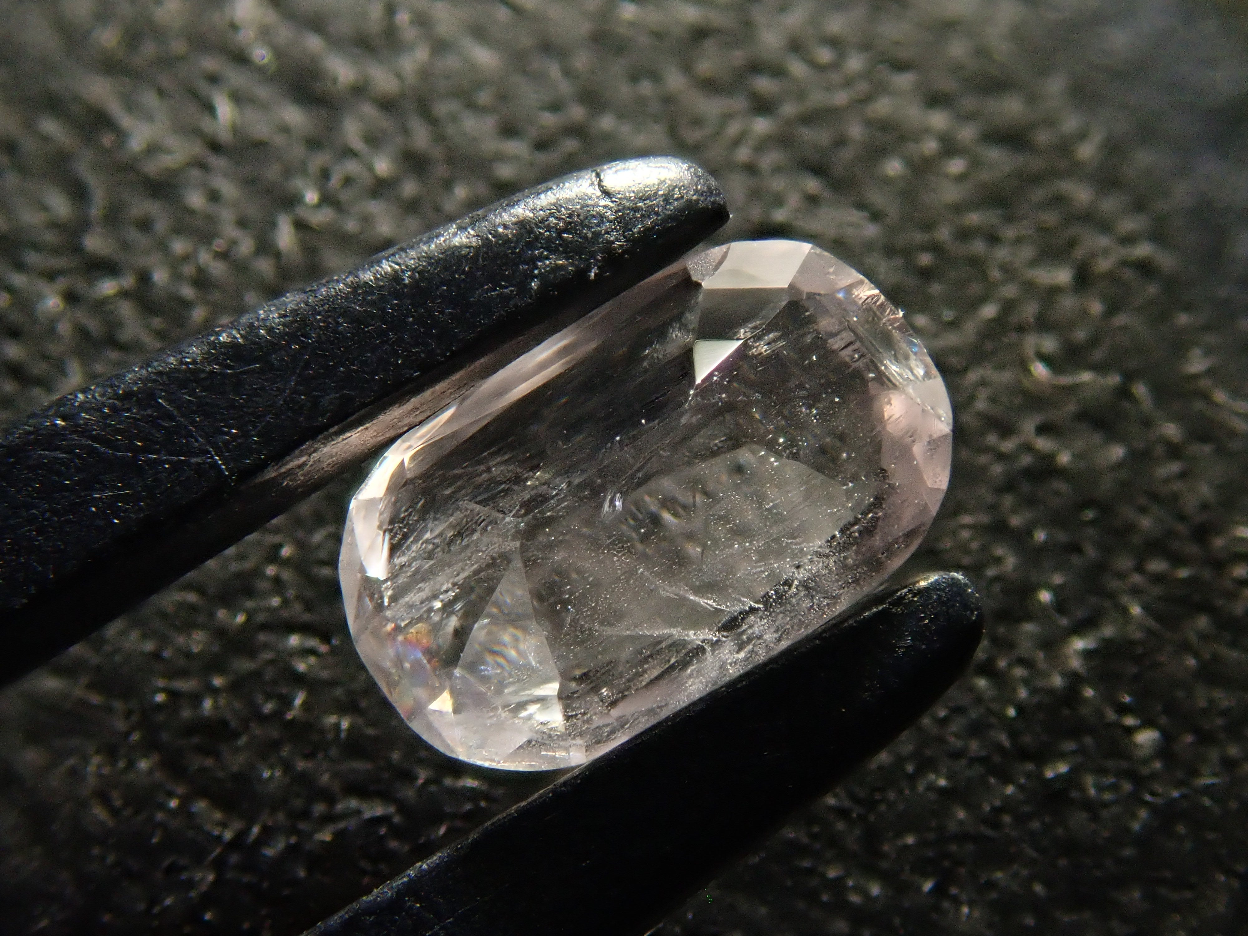 【12562826掲載】ミャンマー産マスグラバイト 0.351ctルース