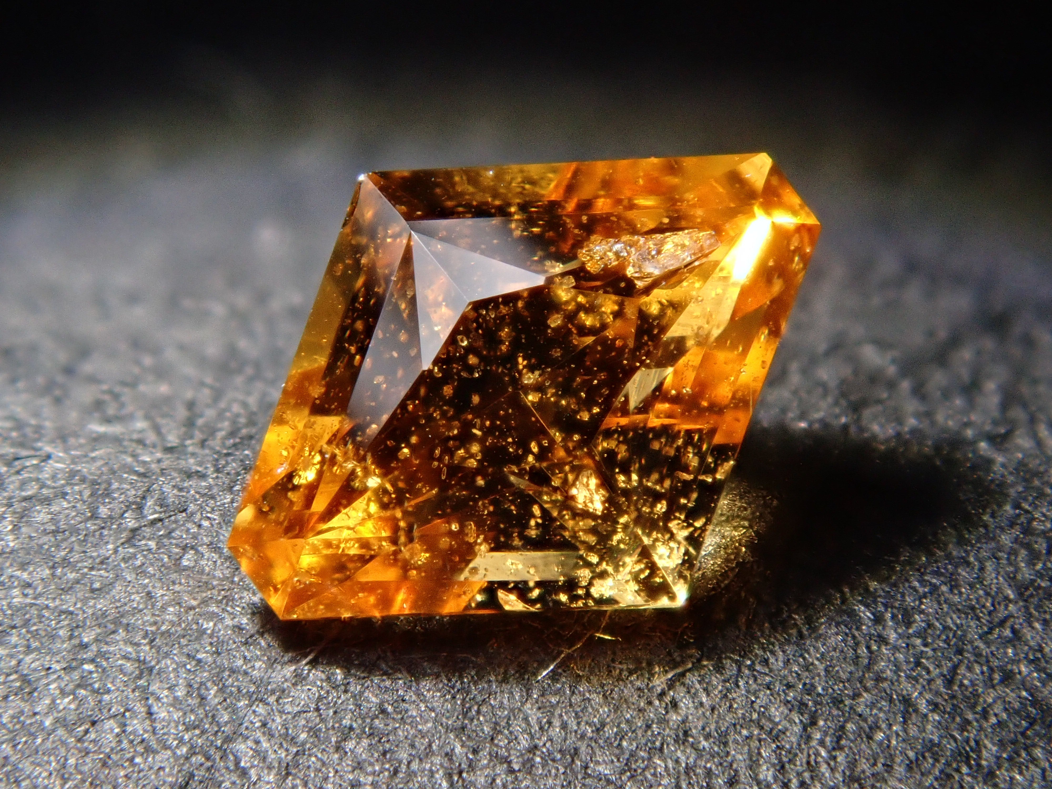 タンザニア産スペサルティンガーネット 0.359ctルース