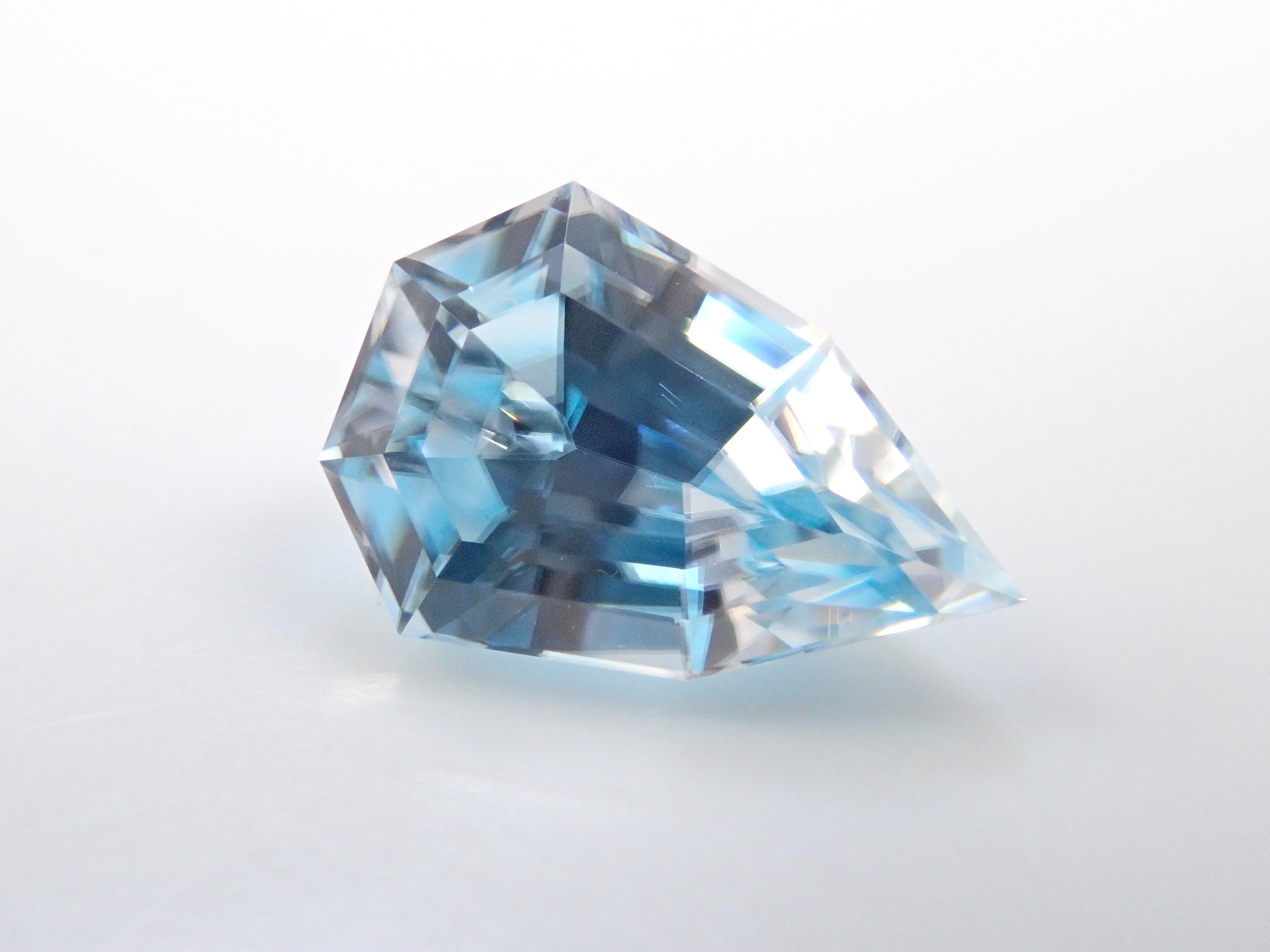 [Posted as 12562691] Malawi Bicolor Zircon 2.082ct Loose