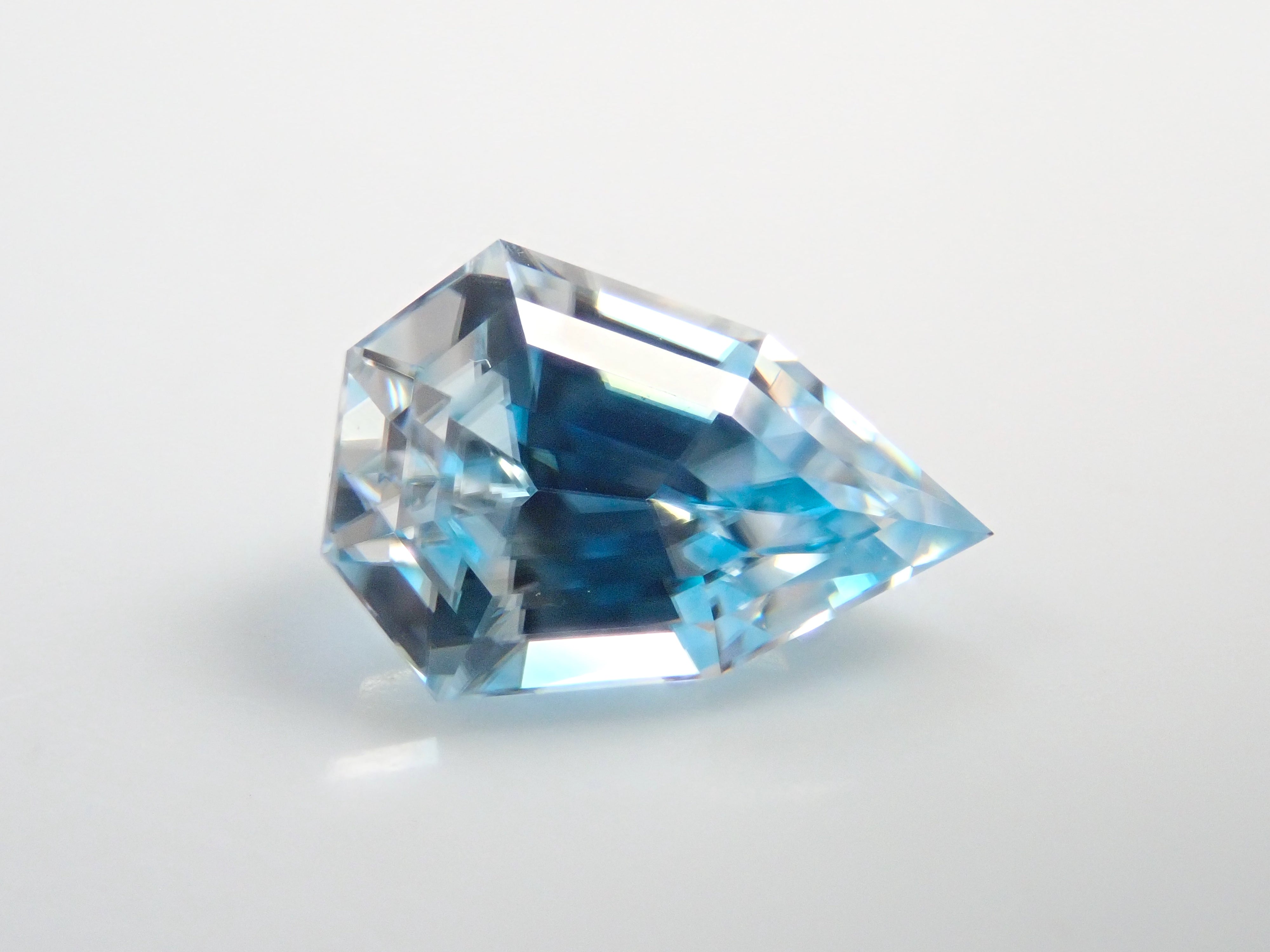 [Posted as 12562691] Malawi Bicolor Zircon 2.082ct Loose