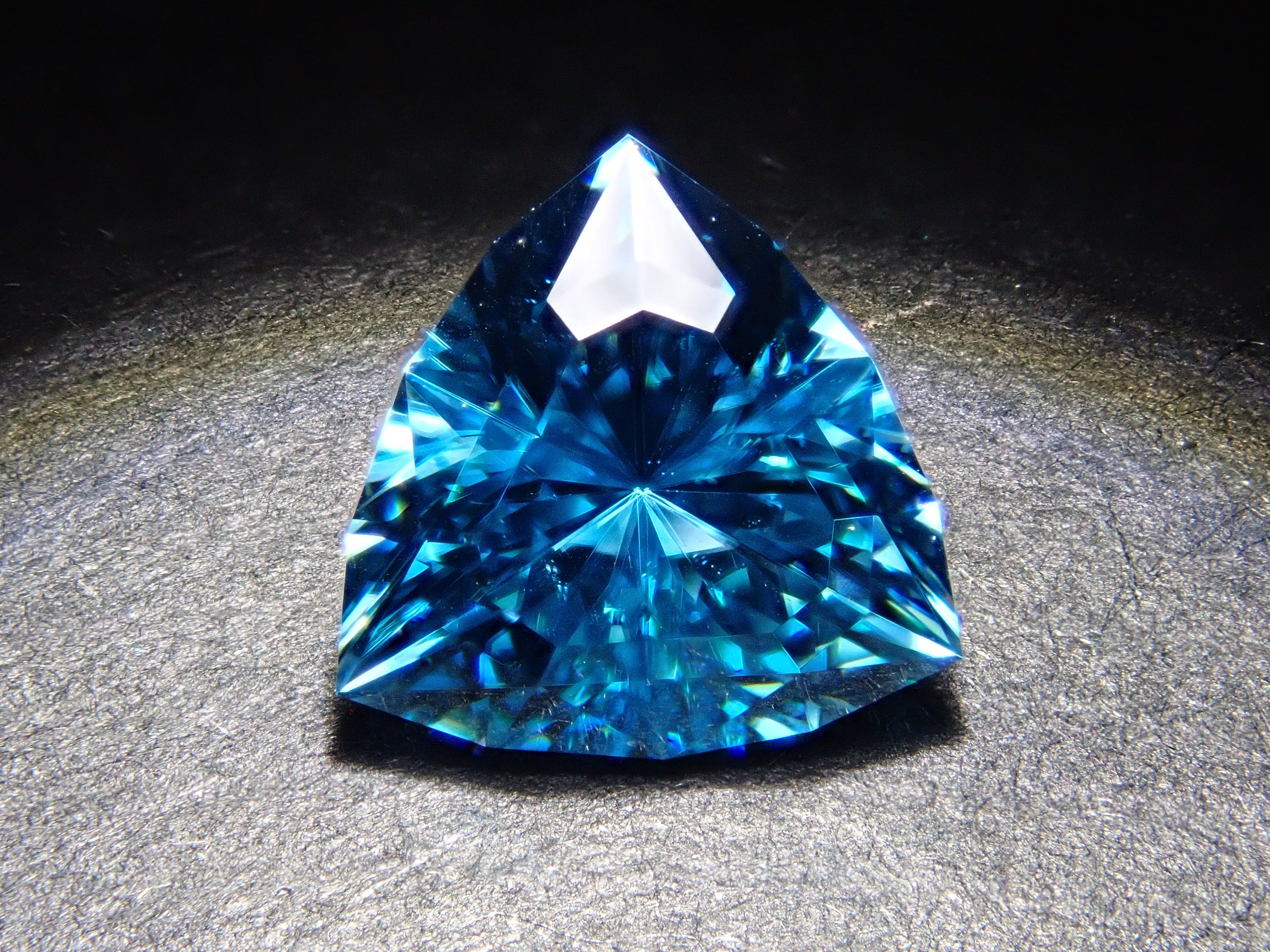 【12562692掲載】マラウイ産ブルージルコン 1.833ctルース