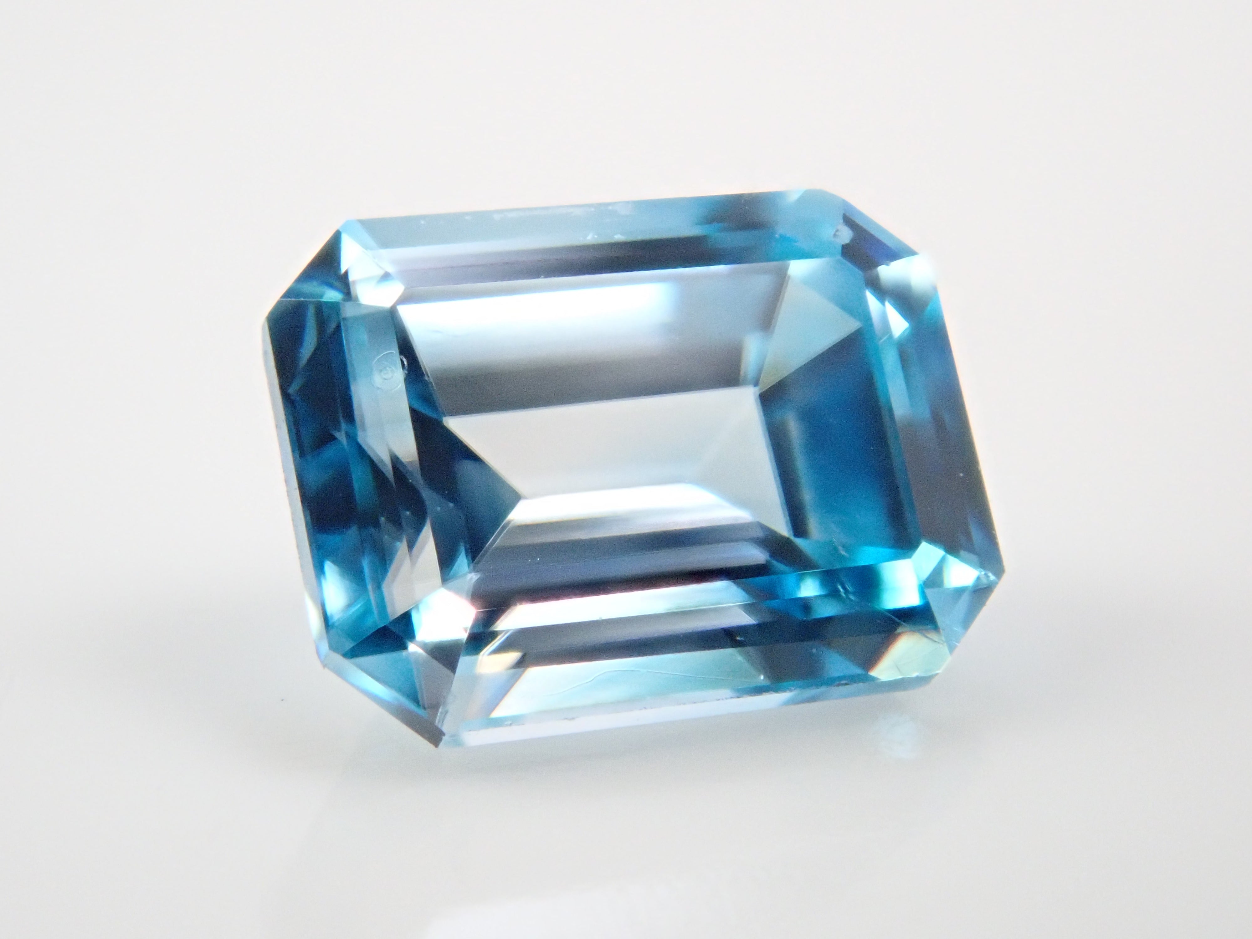 【12562695掲載】マラウイ産バイカラージルコン 0.985ctルース