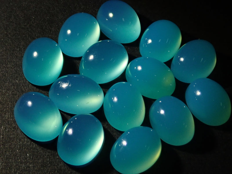 [On sale from 10pm on 4/20] {Limited to 14 stones} Sea blue chalcedony 1 loose stone (blue) {Multiple purchase discounts available}
