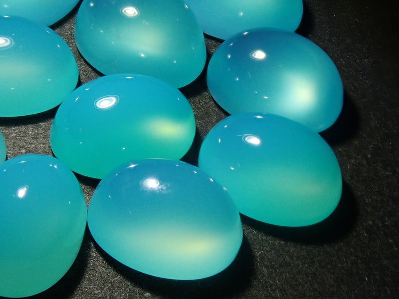 [On sale from 10pm on 4/20] {Limited to 14 stones} Sea blue chalcedony 1 loose stone (blue) {Multiple purchase discounts available}