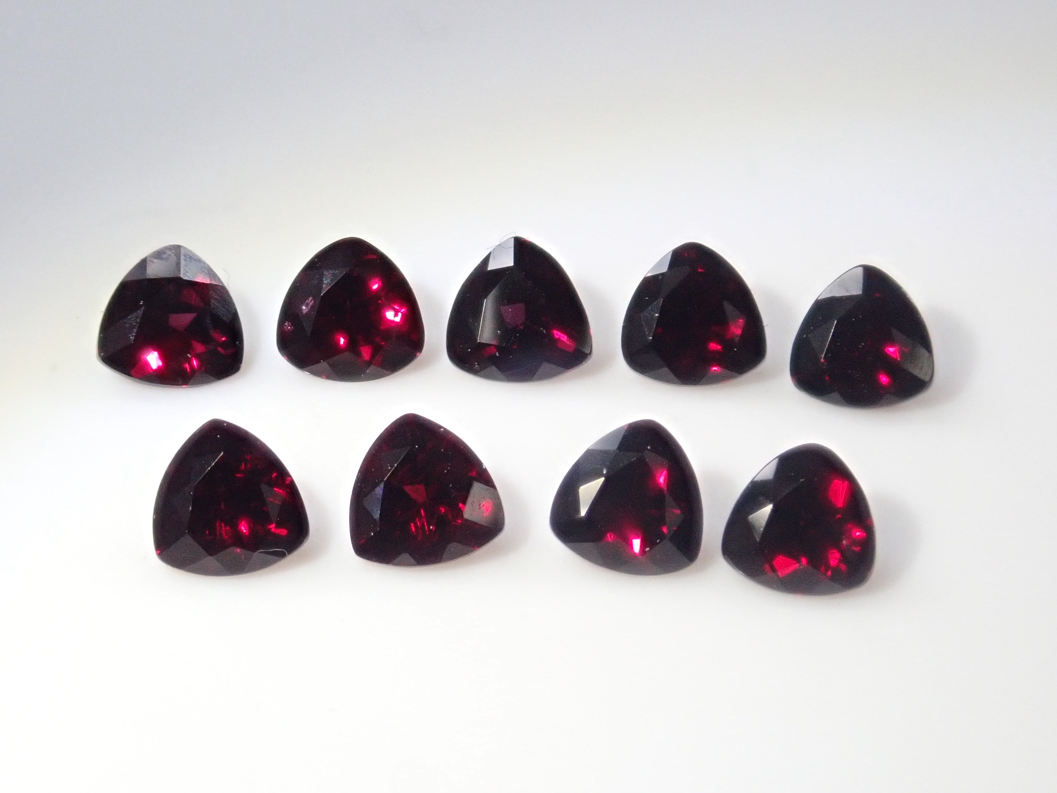 [Limited to 9 stones] American Anthill Garnet (Chrome Pyrope Garnet, Trilliant Cut 4.0mm) 1 loose stone [Multiple purchase discount available]