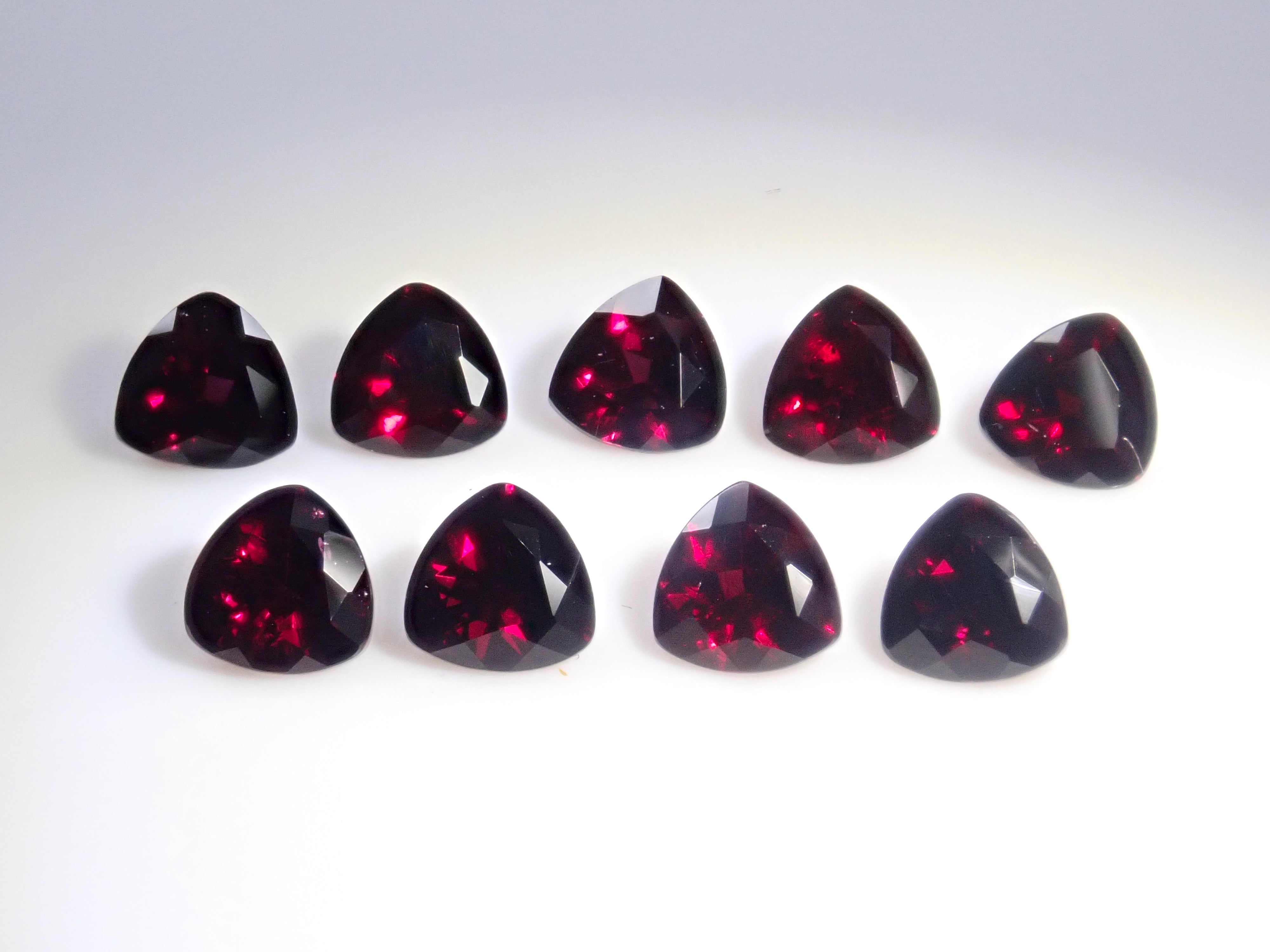 [Limited to 9 stones] American Anthill Garnet (Chrome Pyrope Garnet, Trilliant Cut 4.0mm) 1 loose stone [Multiple purchase discount available]