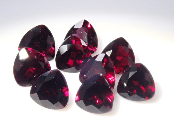 [On sale from 10pm on 4/26] {Limited to 9 stones} American Anthill Garnet (Chrome Pyrope Garnet, Trilliant Cut 4.0mm) 1 loose stone {Multiple purchase discounts available}