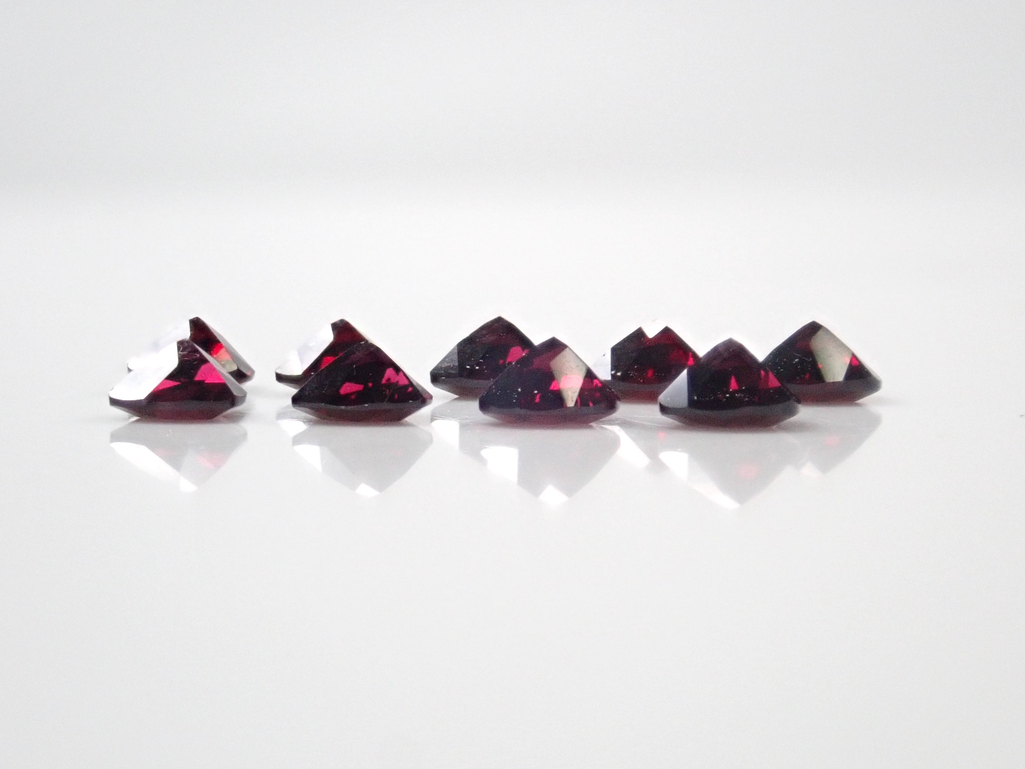 [Limited to 9 stones] American Anthill Garnet (Chrome Pyrope Garnet, Trilliant Cut 4.0mm) 1 loose stone [Multiple purchase discount available]