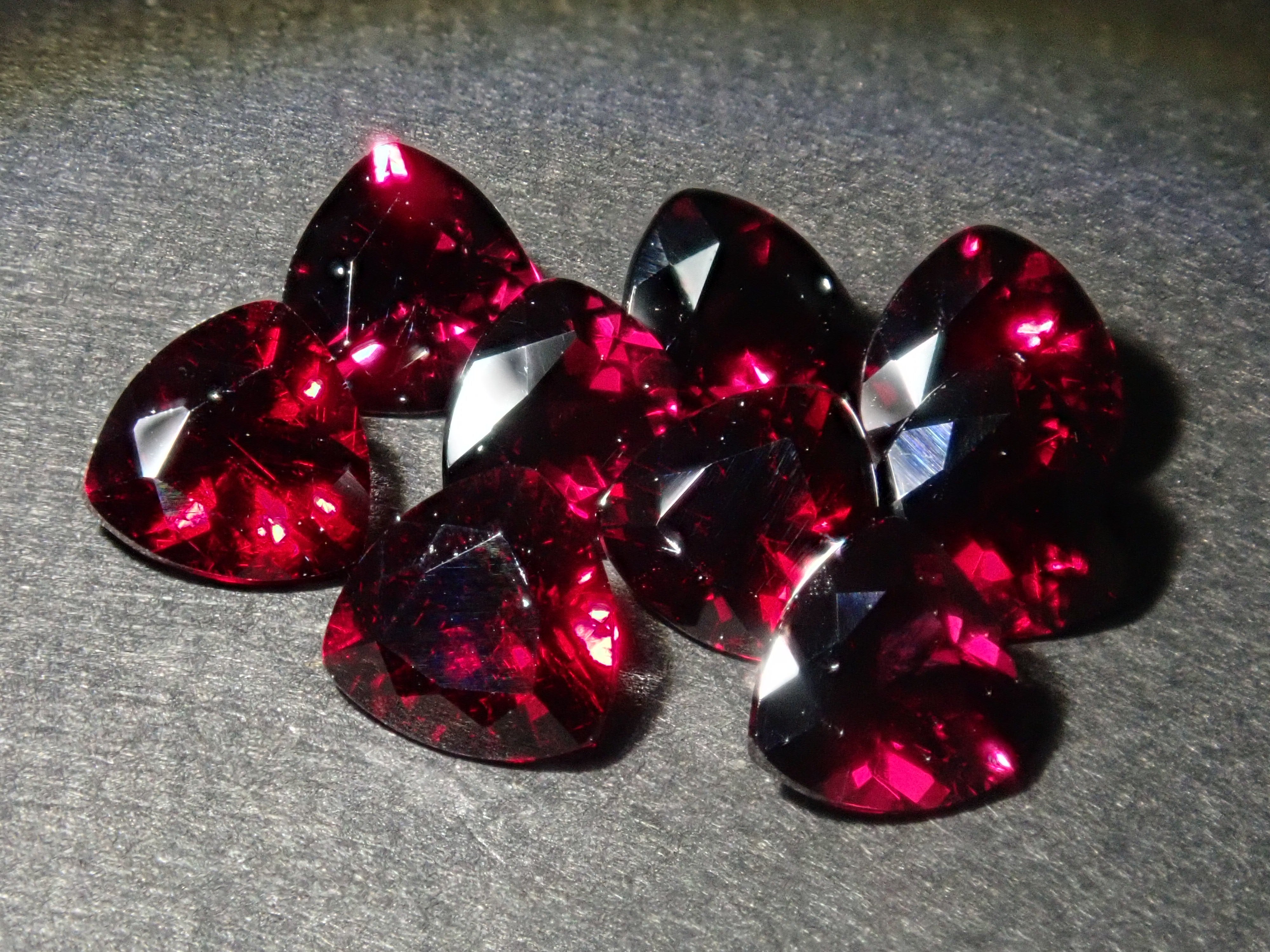 [Limited to 9 stones] American Anthill Garnet (Chrome Pyrope Garnet, Trilliant Cut 4.0mm) 1 loose stone [Multiple purchase discount available]