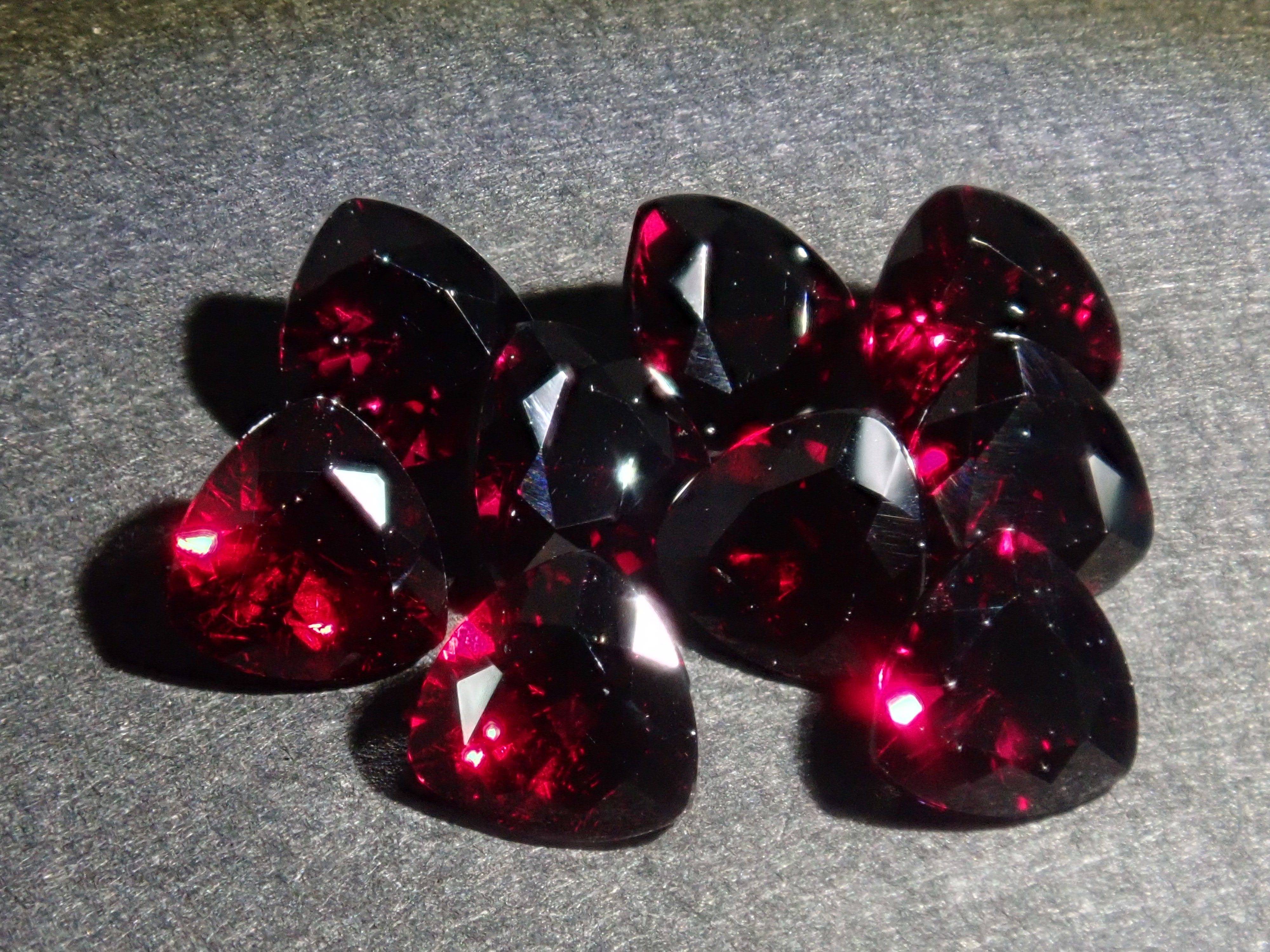 [Limited to 9 stones] American Anthill Garnet (Chrome Pyrope Garnet, Trilliant Cut 4.0mm) 1 loose stone [Multiple purchase discount available]